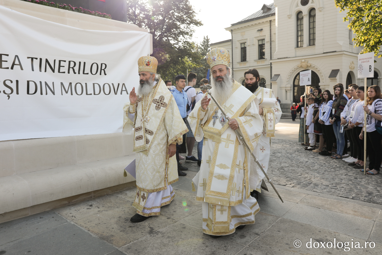 Foto: Oana Nechifor 2000 de tineri la slujba Sfintei Liturghii din cadrul Întâlnirii Tinerilor Ortodocși din Moldova de la Iași