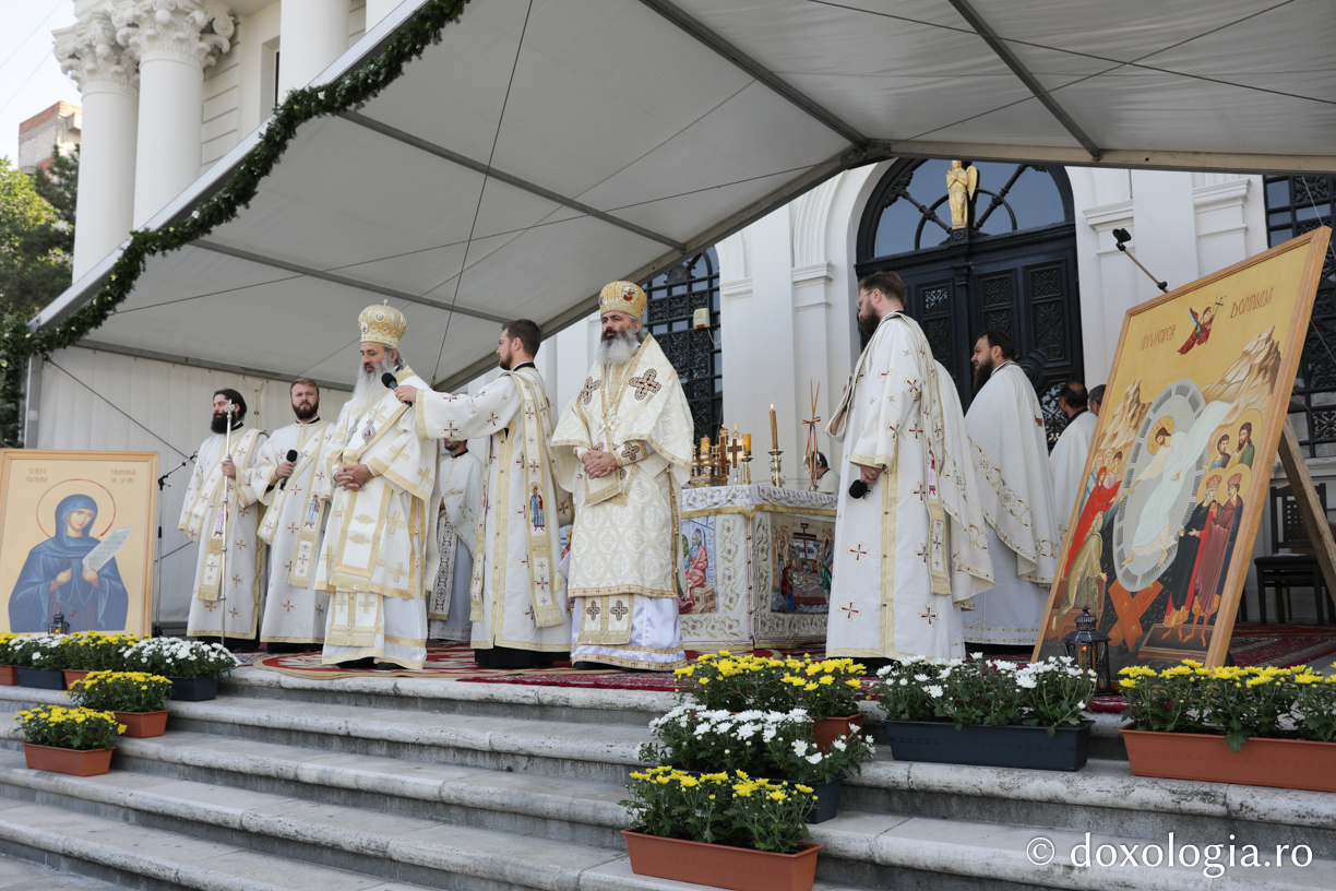 Foto: Oana Nechifor 2000 de tineri la slujba Sfintei Liturghii din cadrul Întâlnirii Tinerilor Ortodocși din Moldova de la Iași
