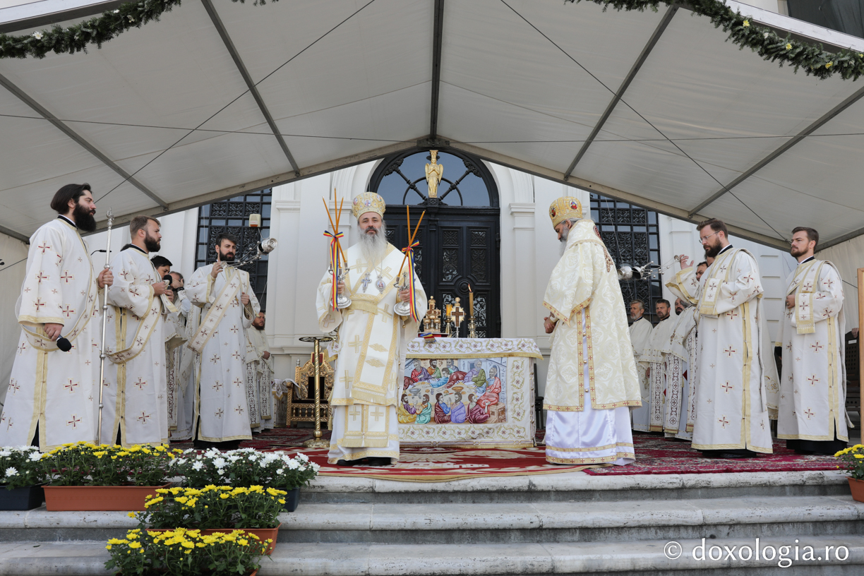 Foto: Oana Nechifor 2000 de tineri la slujba Sfintei Liturghii din cadrul Întâlnirii Tinerilor Ortodocși din Moldova de la Iași