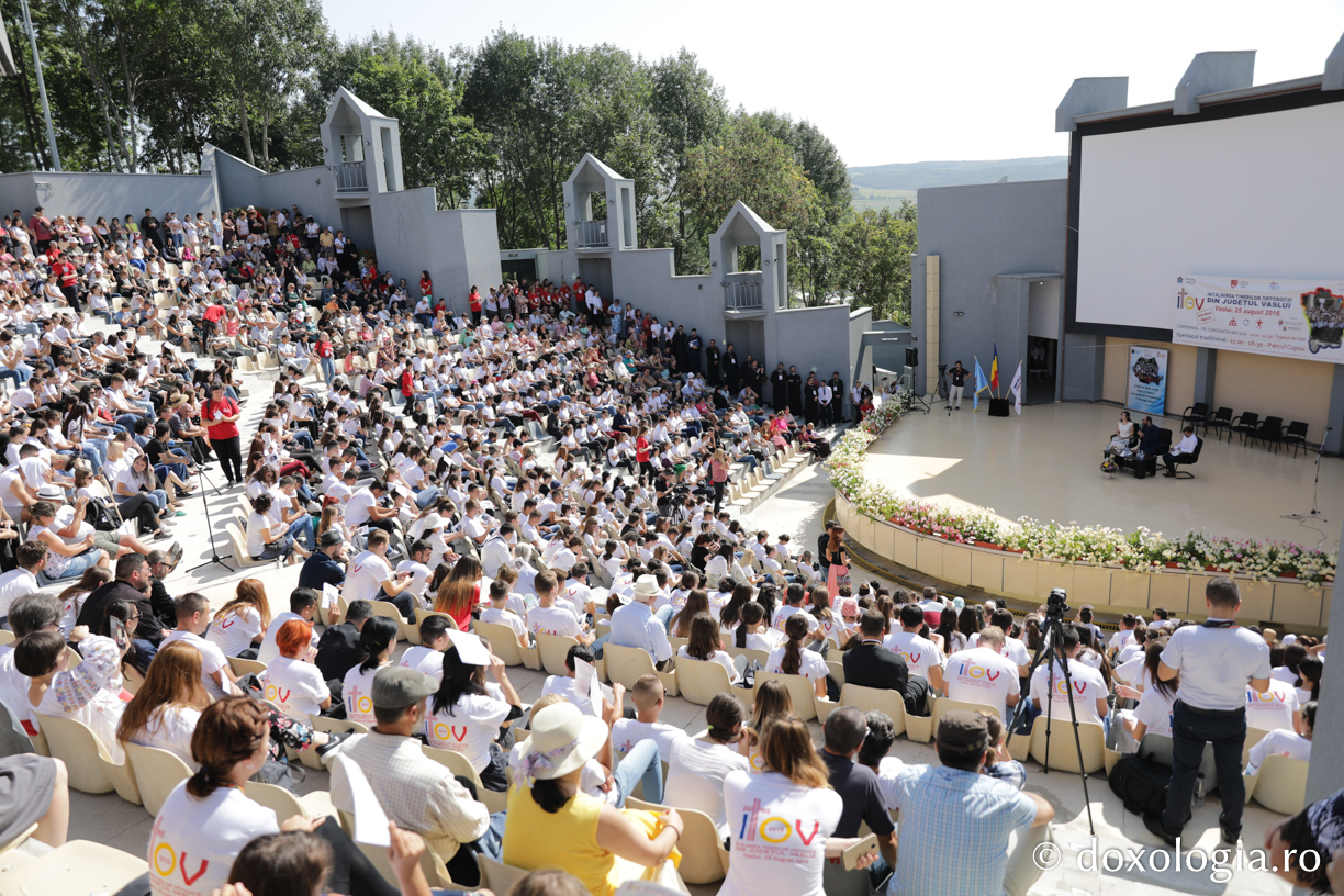 Conferință cu Pr. Constantin Necula, ateliere de comunicare, „Marşul Tineretului” și concert de muzică populară la prima ediție ITOV