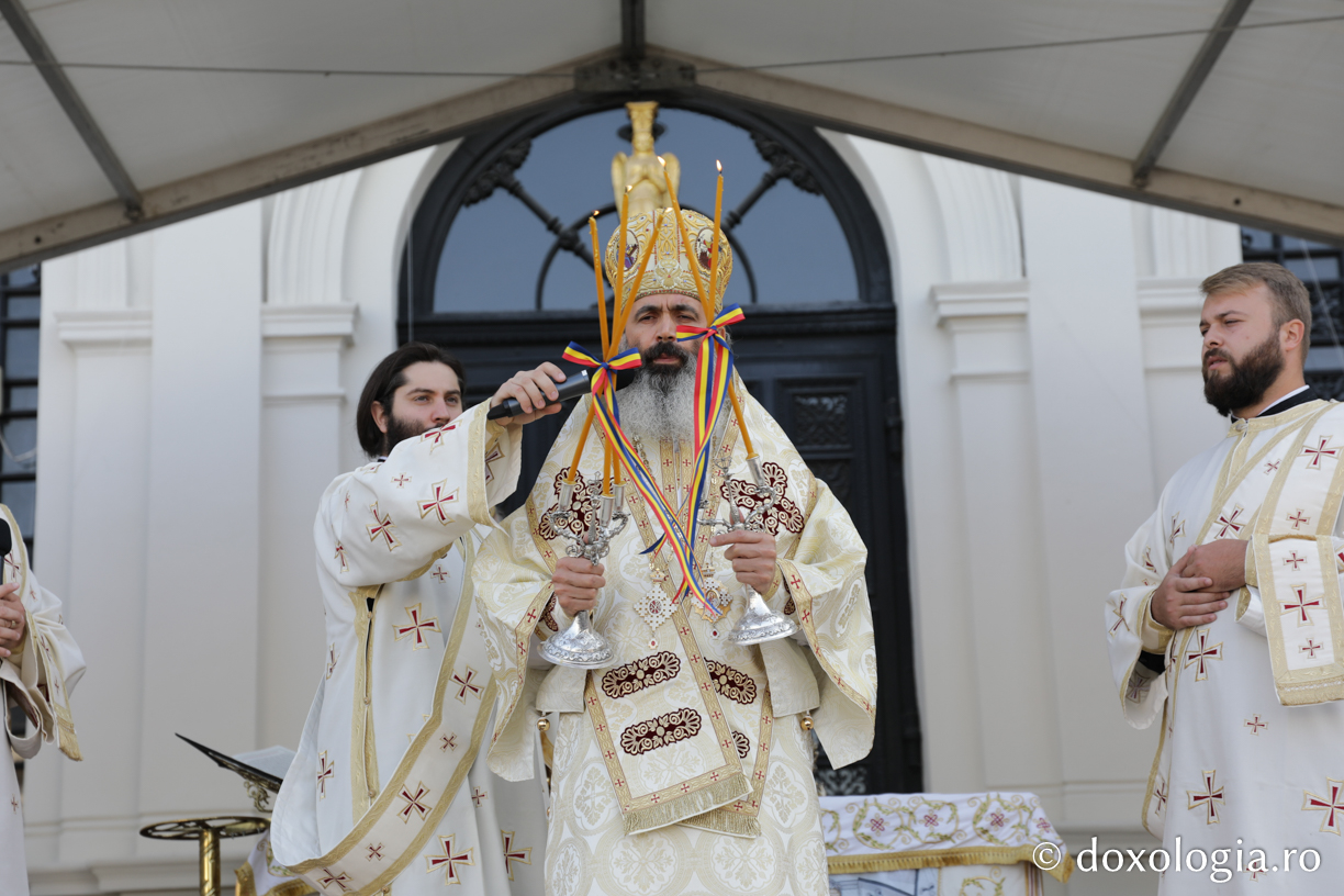 Foto: Oana Nechifor 2000 de tineri la slujba Sfintei Liturghii din cadrul Întâlnirii Tinerilor Ortodocși din Moldova de la Iași