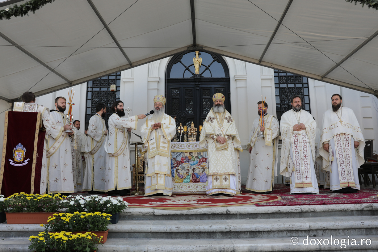 Foto: Oana Nechifor 2000 de tineri la slujba Sfintei Liturghii din cadrul Întâlnirii Tinerilor Ortodocși din Moldova de la Iași