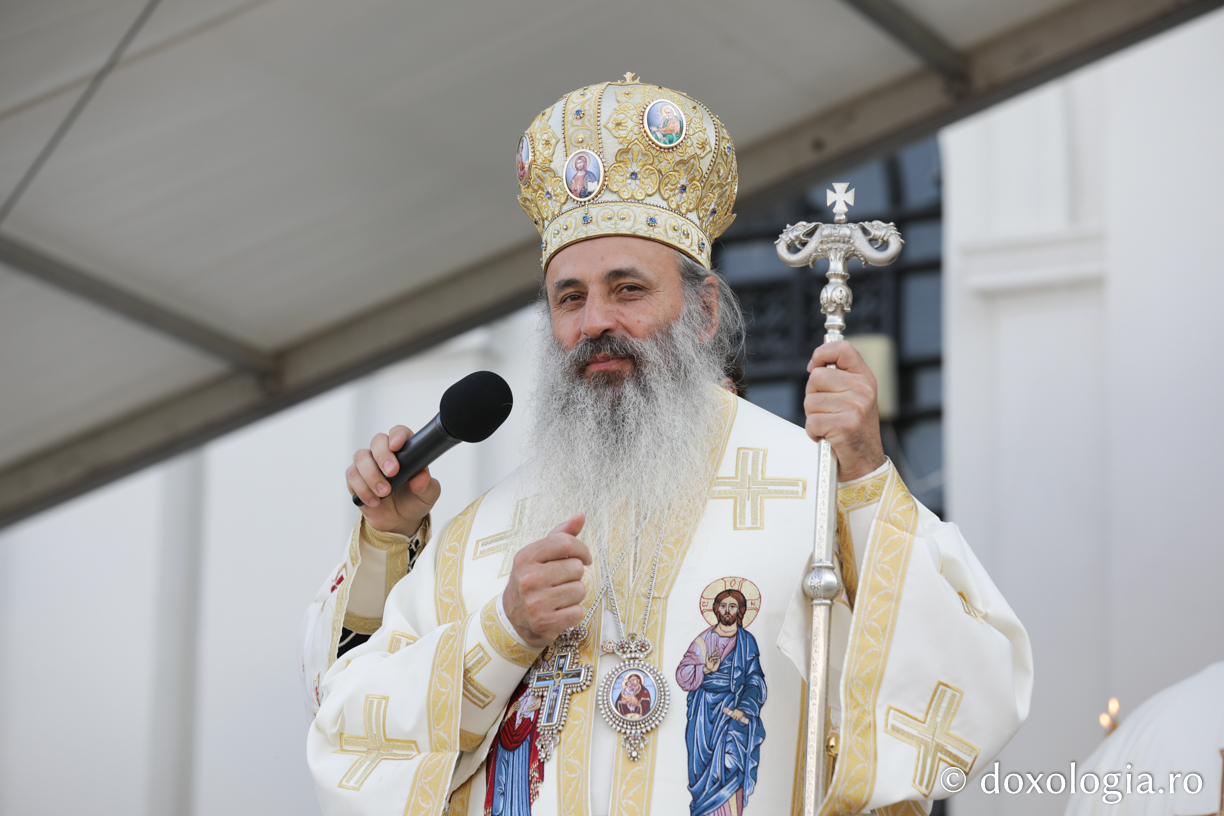 Foto: Oana Nechifor 2000 de tineri la slujba Sfintei Liturghii din cadrul Întâlnirii Tinerilor Ortodocși din Moldova de la Iași