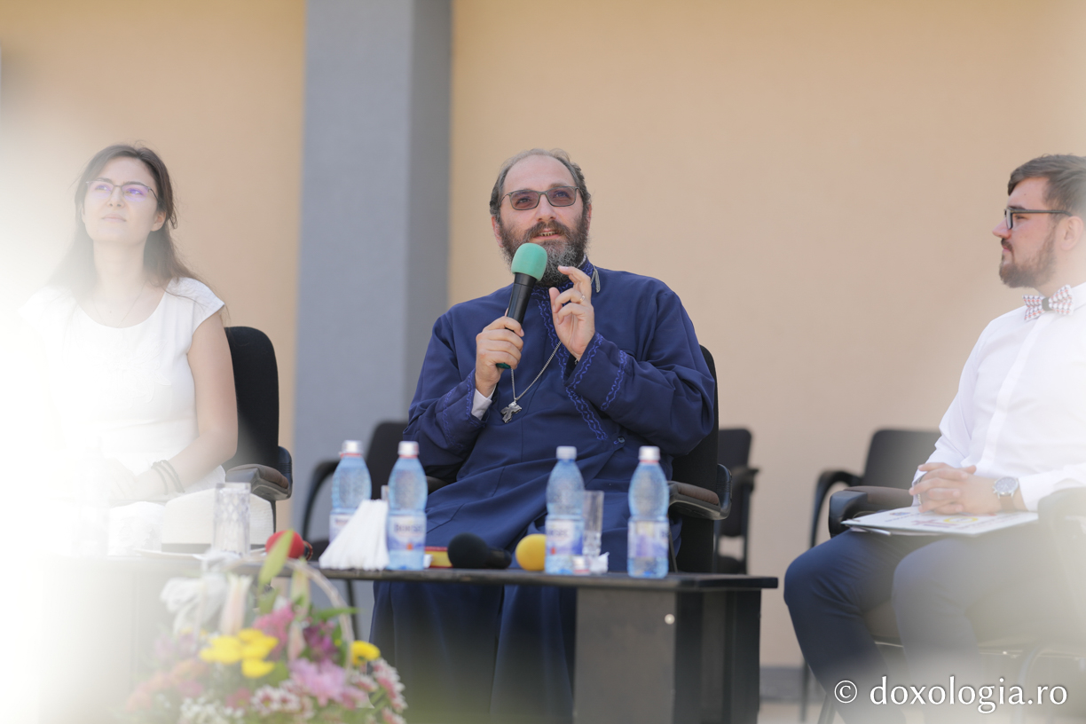 Conferință cu Pr. Constantin Necula, ateliere de comunicare, „Marşul Tineretului” și concert de muzică populară la prima ediție ITOV