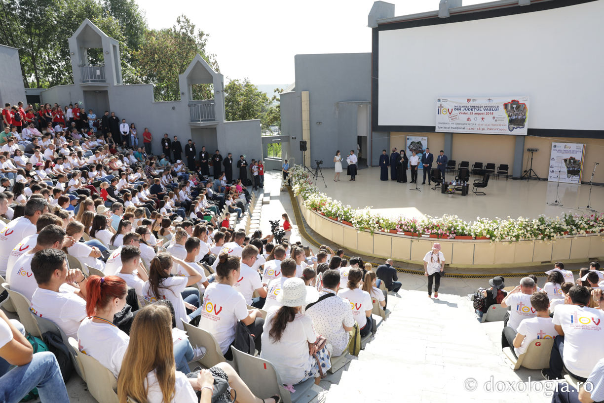 Conferință cu Pr. Constantin Necula, ateliere de comunicare, „Marşul Tineretului” și concert de muzică populară la prima ediție ITOV