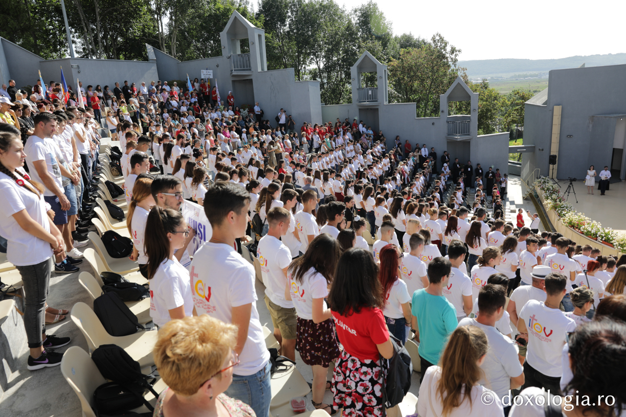 Conferință cu Pr. Constantin Necula, ateliere de comunicare, „Marşul Tineretului” și concert de muzică populară la prima ediție ITOV