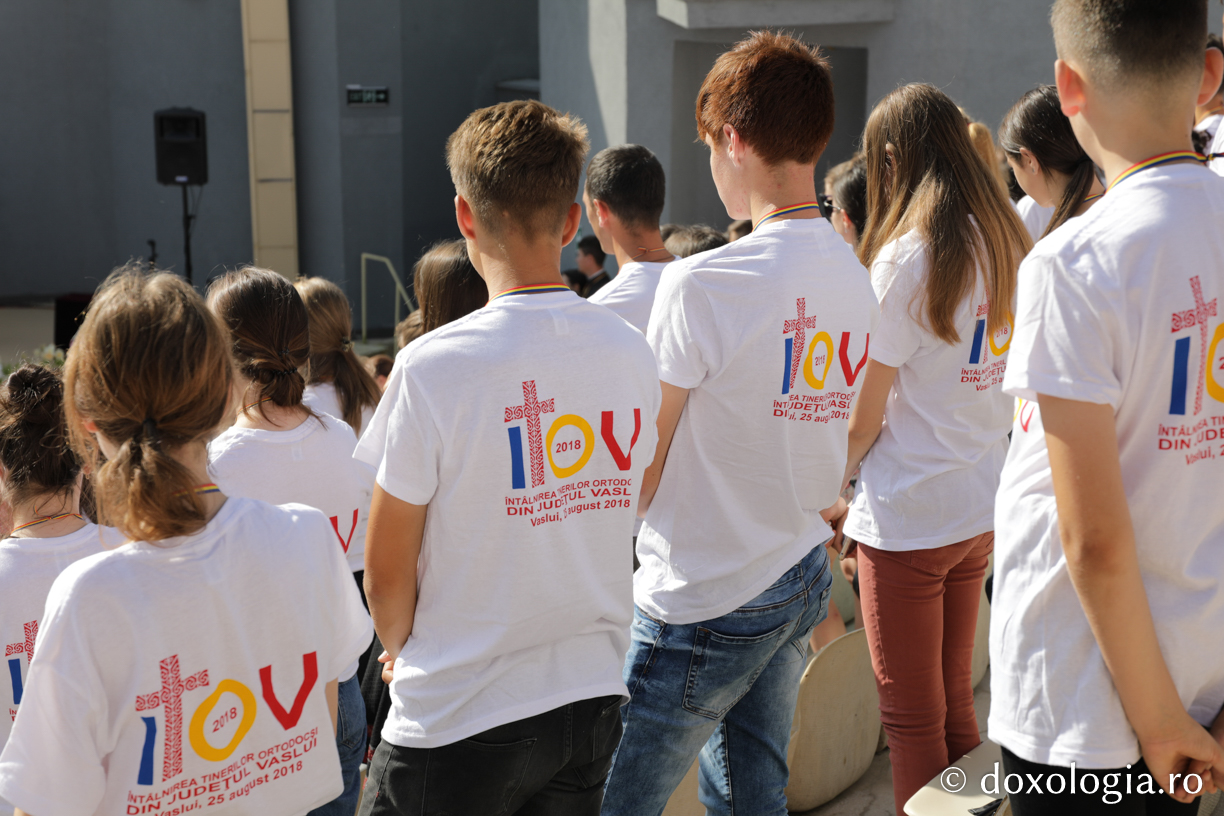 Conferință cu Pr. Constantin Necula, ateliere de comunicare, „Marşul Tineretului” și concert de muzică populară la prima ediție ITOV