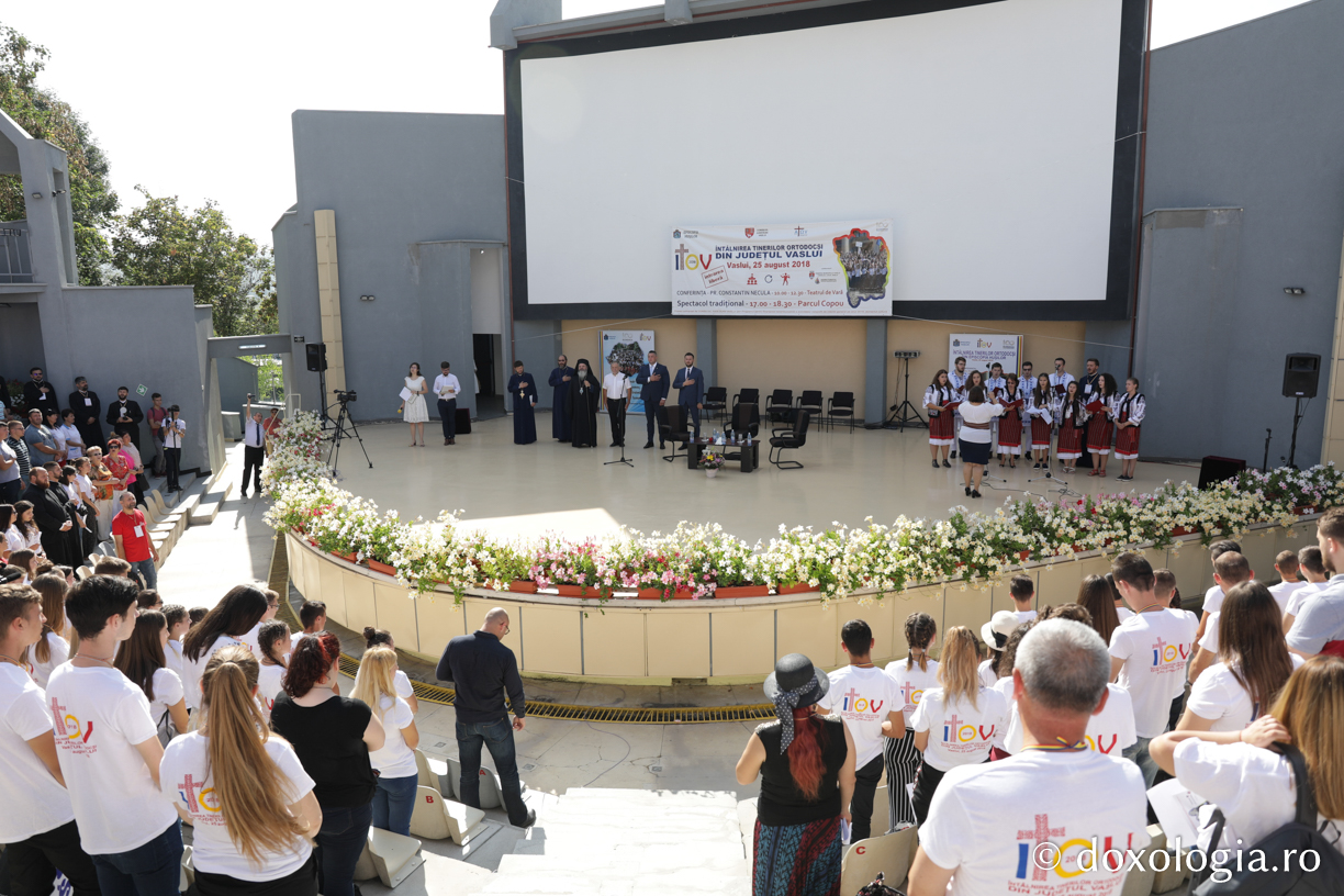 Conferință cu Pr. Constantin Necula, ateliere de comunicare, „Marşul Tineretului” și concert de muzică populară la prima ediție ITOV