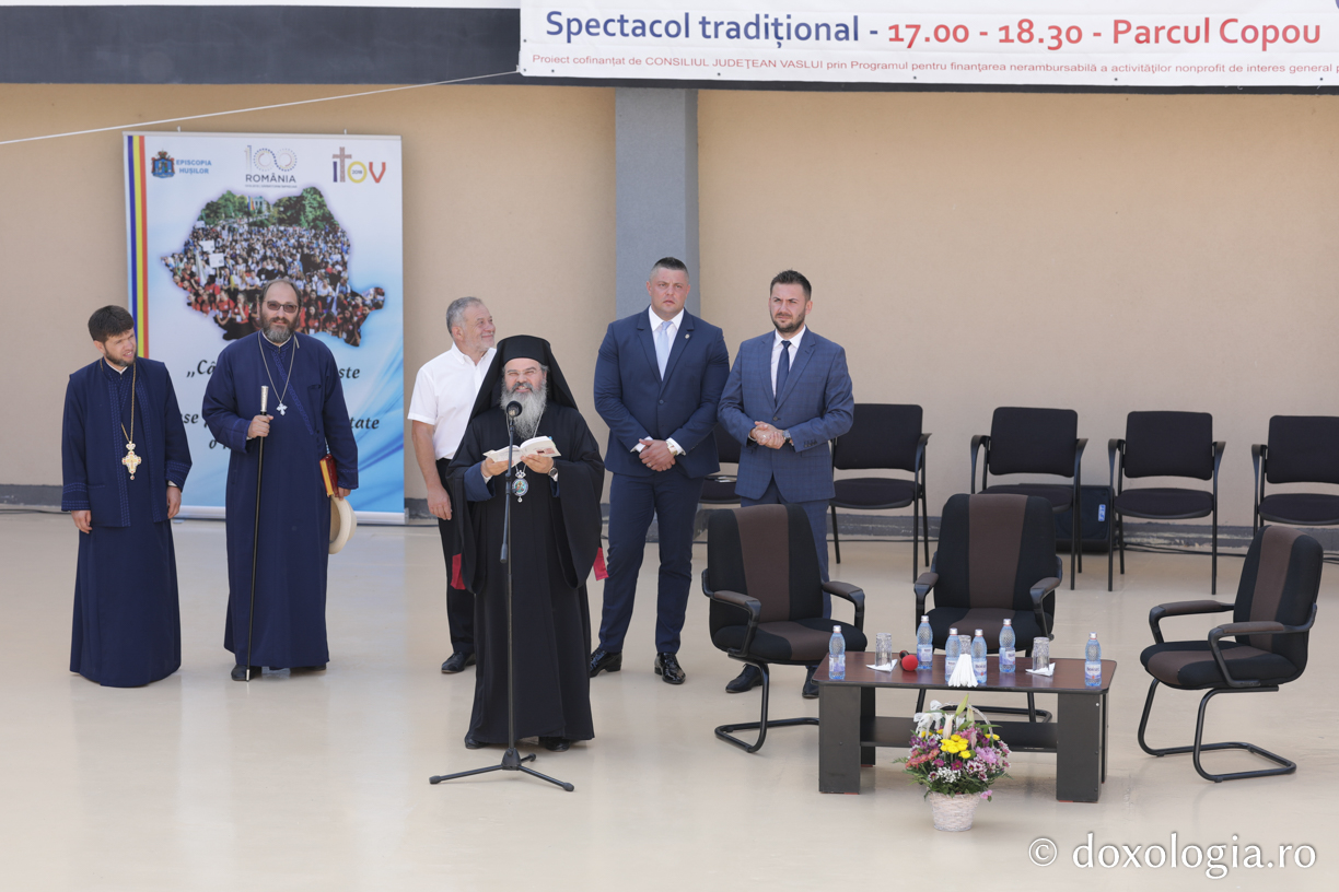 Conferință cu Pr. Constantin Necula, ateliere de comunicare, „Marşul Tineretului” și concert de muzică populară la prima ediție ITOV