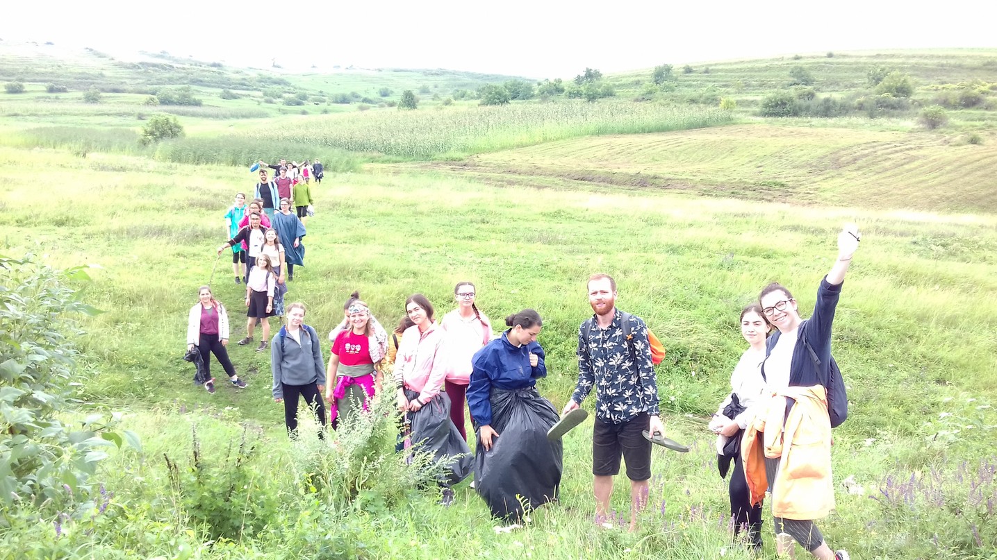 220 kilometri, parcurși de 160 de tineri în pelerinajul pedestru „Pe urmele Sfinților Nemțeni”