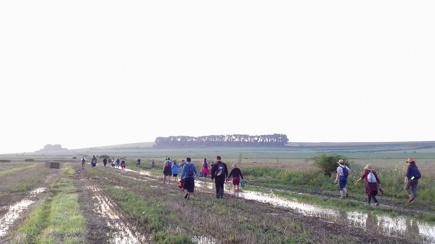 220 kilometri, parcurși de 160 de tineri în pelerinajul pedestru „Pe urmele Sfinților Nemțeni”