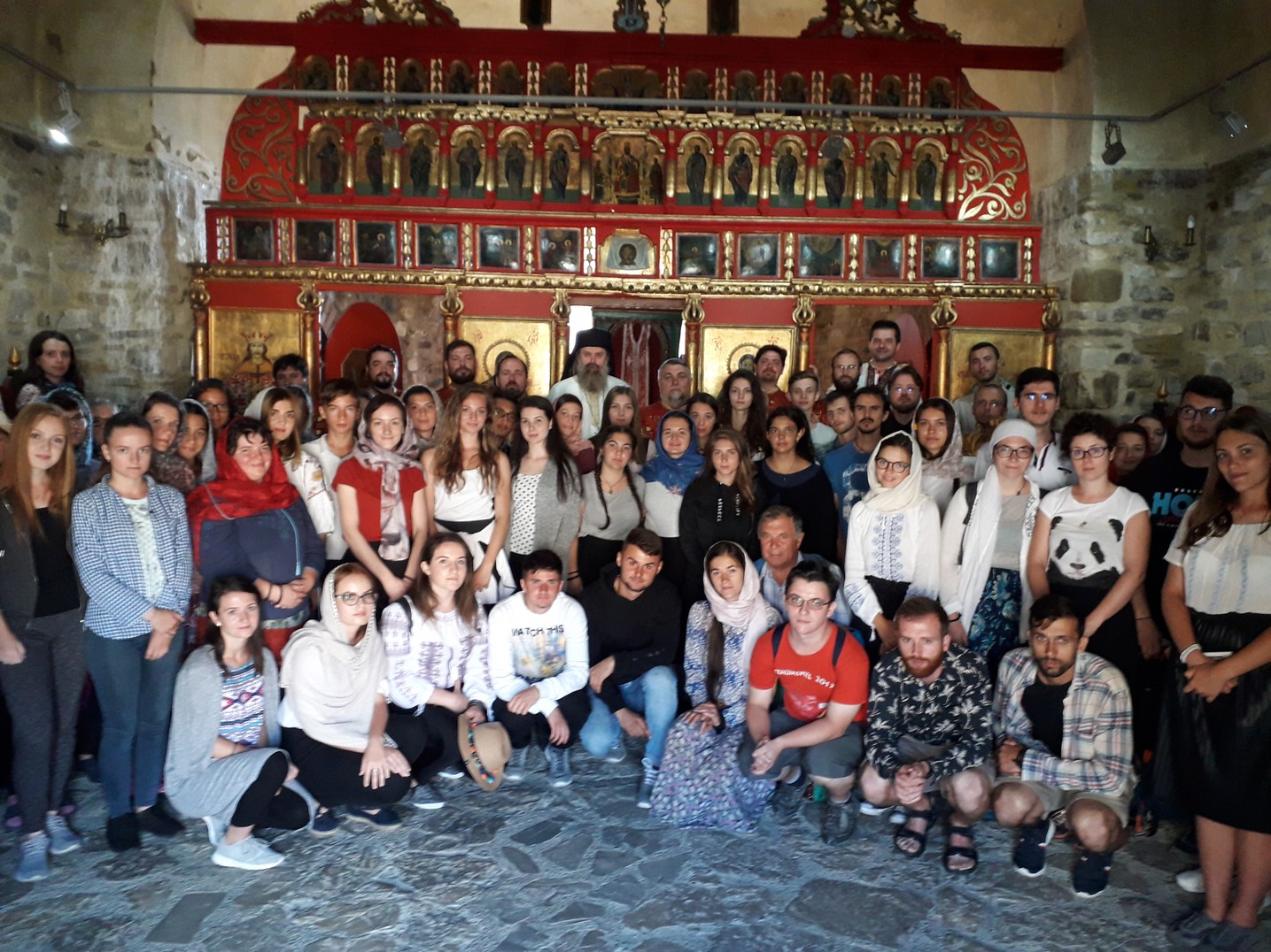 220 kilometri, parcurși de 160 de tineri în pelerinajul pedestru „Pe urmele Sfinților Nemțeni”