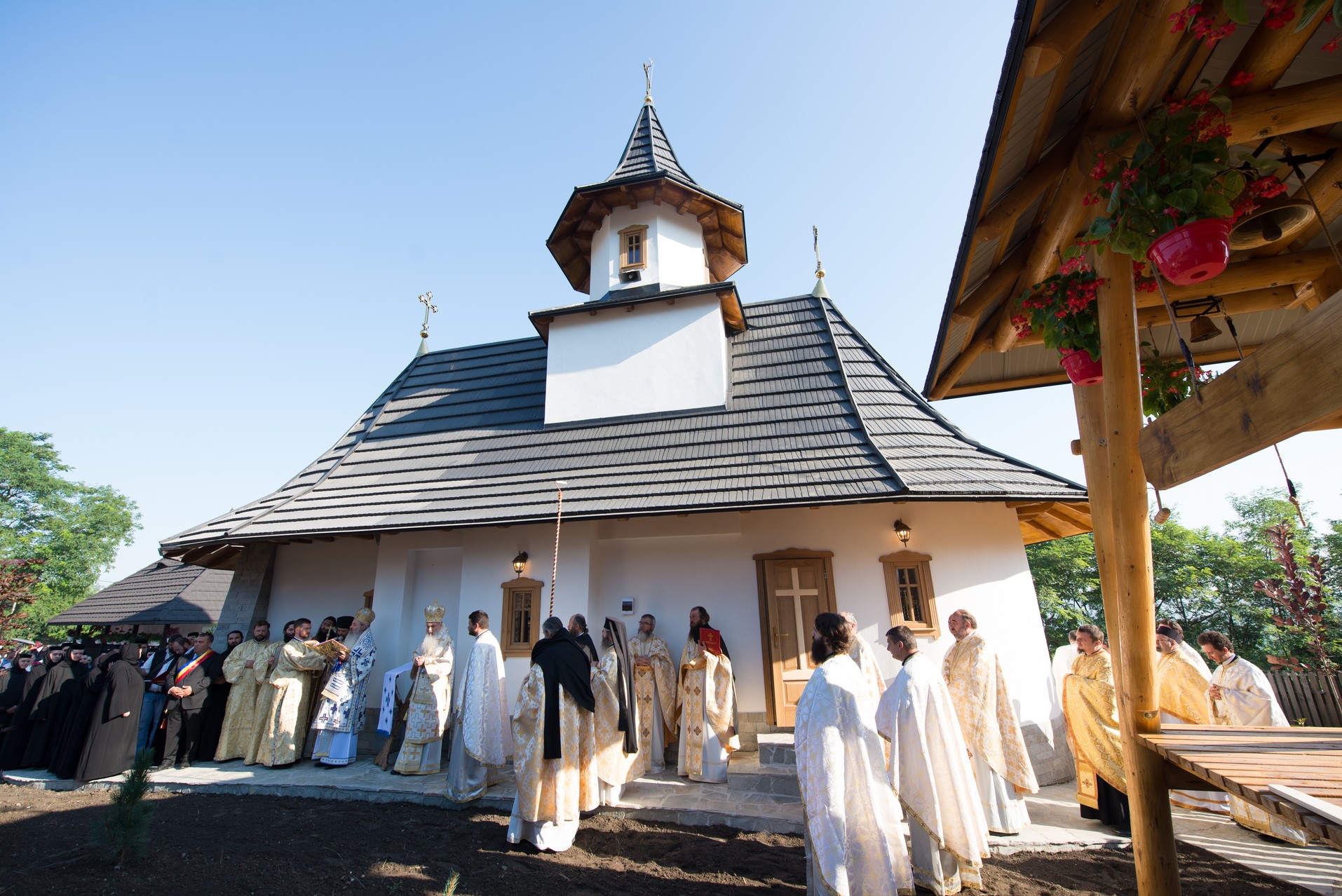 Sfințire de schit la Horodiștea-Botoșani: „Lumea are nevoie de sfinţi pentru ca umanitatea să fie sănătoasă” Sfințire de schit la Horodiștea-Botoșani: „Lumea are nevoie de sfinţi pentru ca umanitatea să fie sănătoasă”