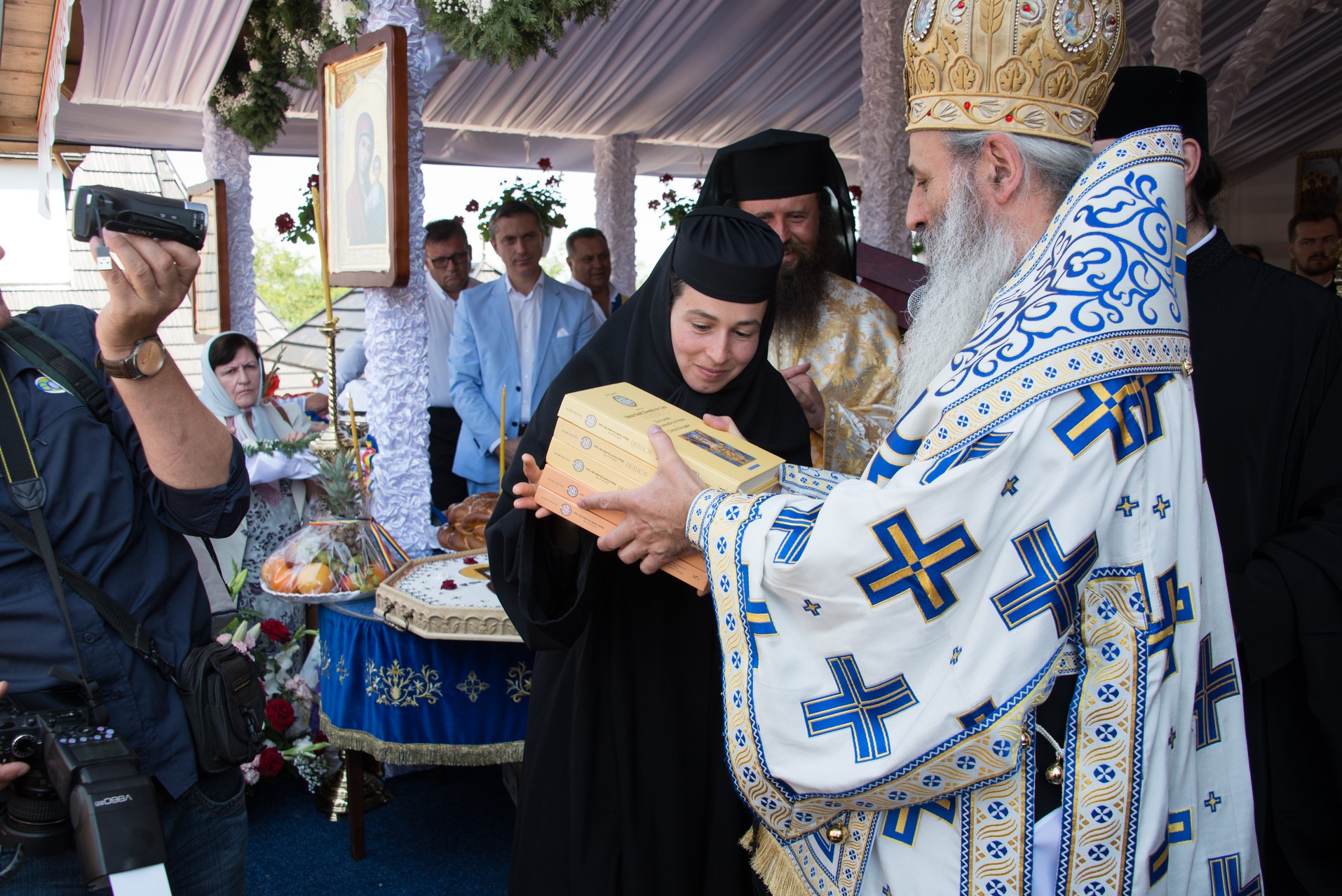 Sfințire de schit la Horodiștea-Botoșani: „Lumea are nevoie de sfinţi pentru ca umanitatea să fie sănătoasă” Sfințire de schit la Horodiștea-Botoșani: „Lumea are nevoie de sfinţi pentru ca umanitatea să fie sănătoasă”