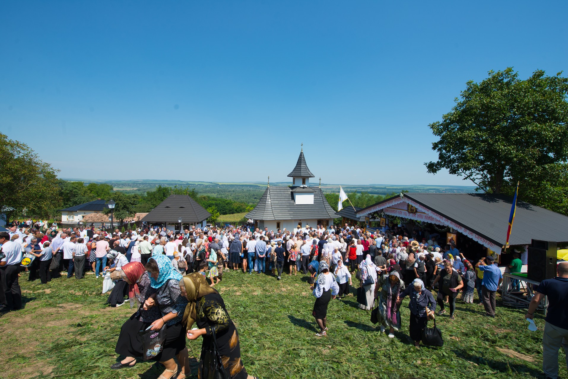 Sfințire de schit la Horodiștea-Botoșani: „Lumea are nevoie de sfinţi pentru ca umanitatea să fie sănătoasă” Sfințire de schit la Horodiștea-Botoșani: „Lumea are nevoie de sfinţi pentru ca umanitatea să fie sănătoasă”