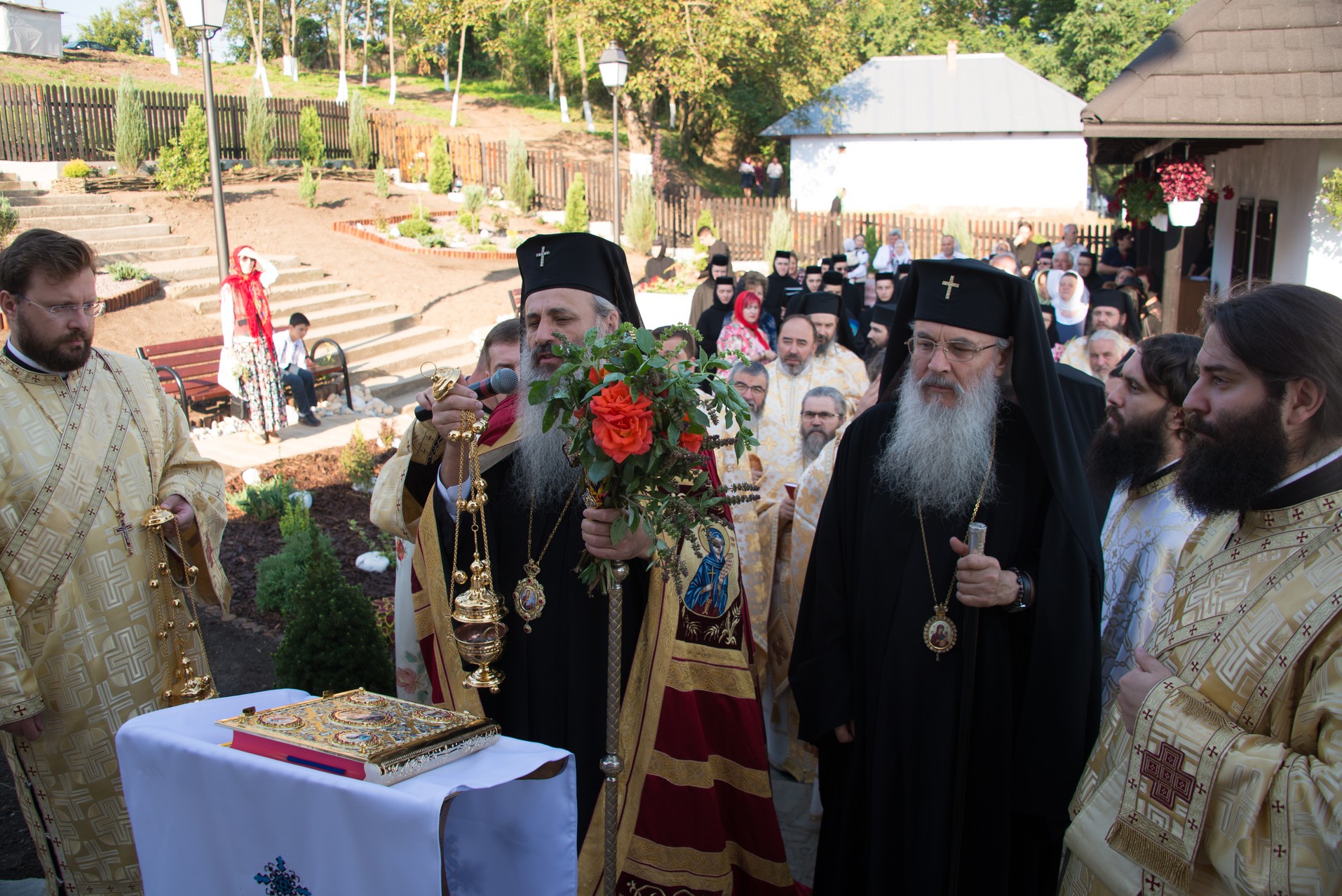 Sfințire de schit la Horodiștea-Botoșani: „Lumea are nevoie de sfinţi pentru ca umanitatea să fie sănătoasă” Sfințire de schit la Horodiștea-Botoșani: „Lumea are nevoie de sfinţi pentru ca umanitatea să fie sănătoasă”