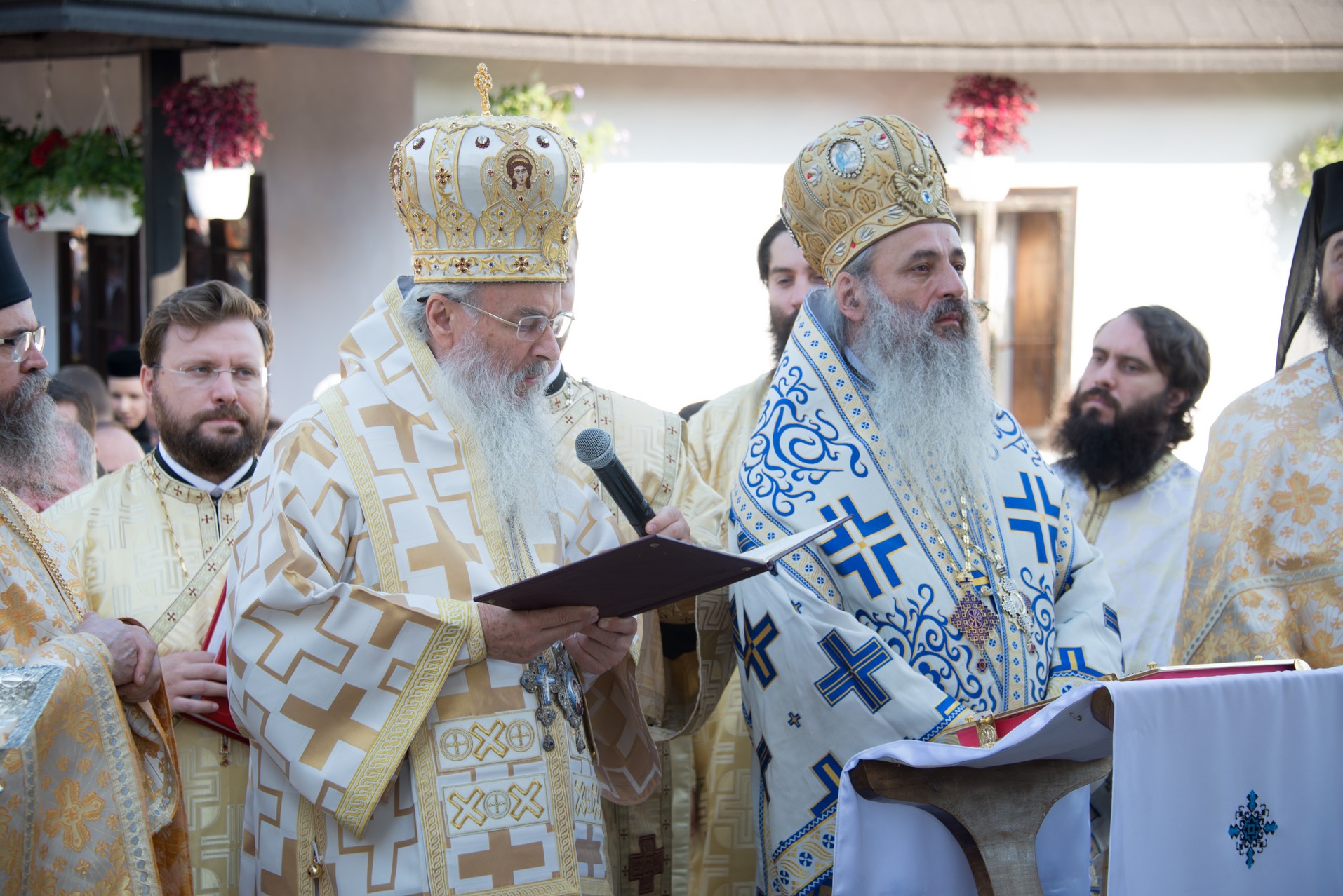 Sfințire de schit la Horodiștea-Botoșani: „Lumea are nevoie de sfinţi pentru ca umanitatea să fie sănătoasă” Sfințire de schit la Horodiștea-Botoșani: „Lumea are nevoie de sfinţi pentru ca umanitatea să fie sănătoasă”