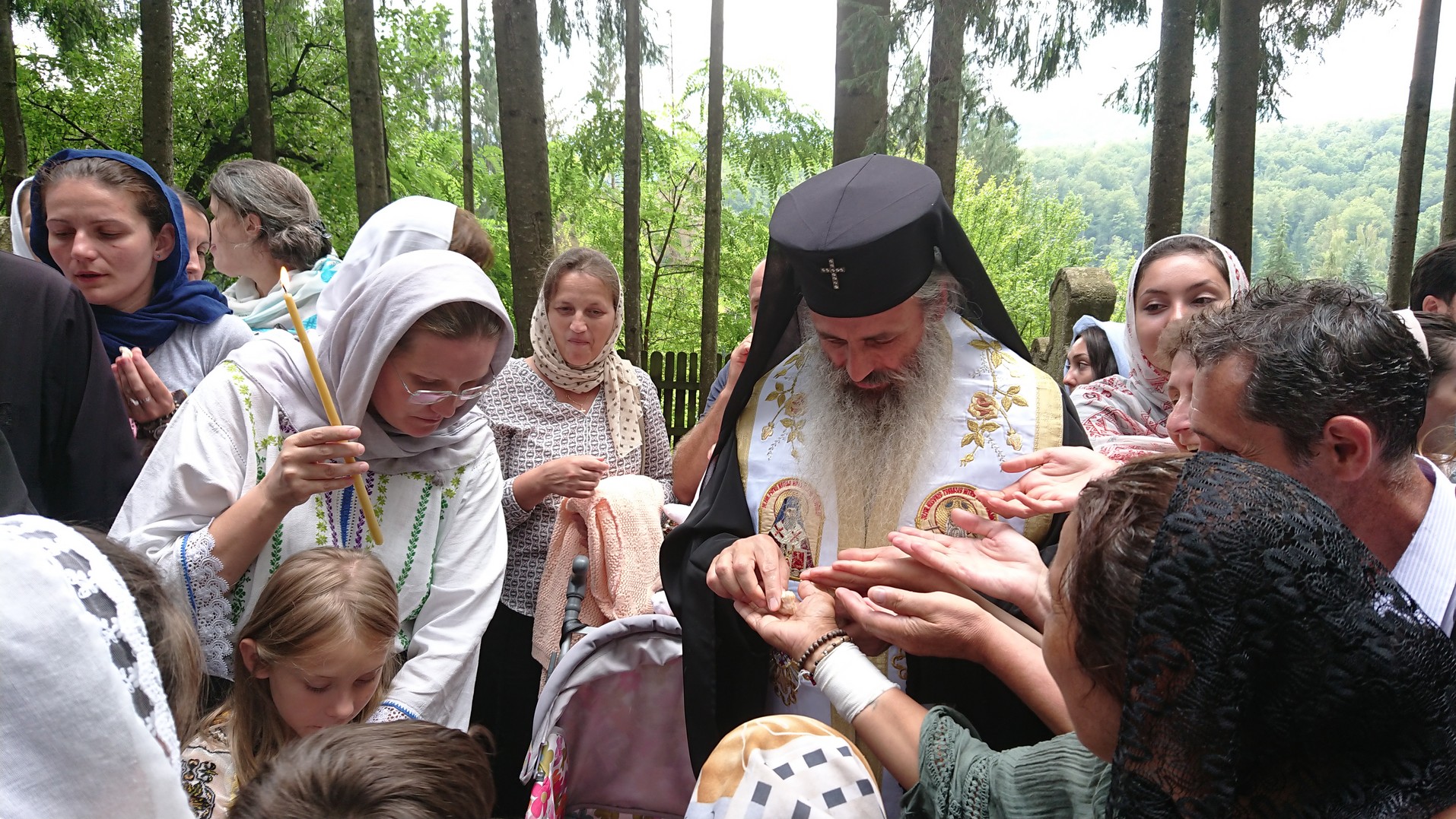 Ultima zi din triada Sfinţilor Nemţeni: trei ierarhi au săvârșit Sfânta Liturghie în cinstea Sfintei Cuvioase Teodora de la Sihla