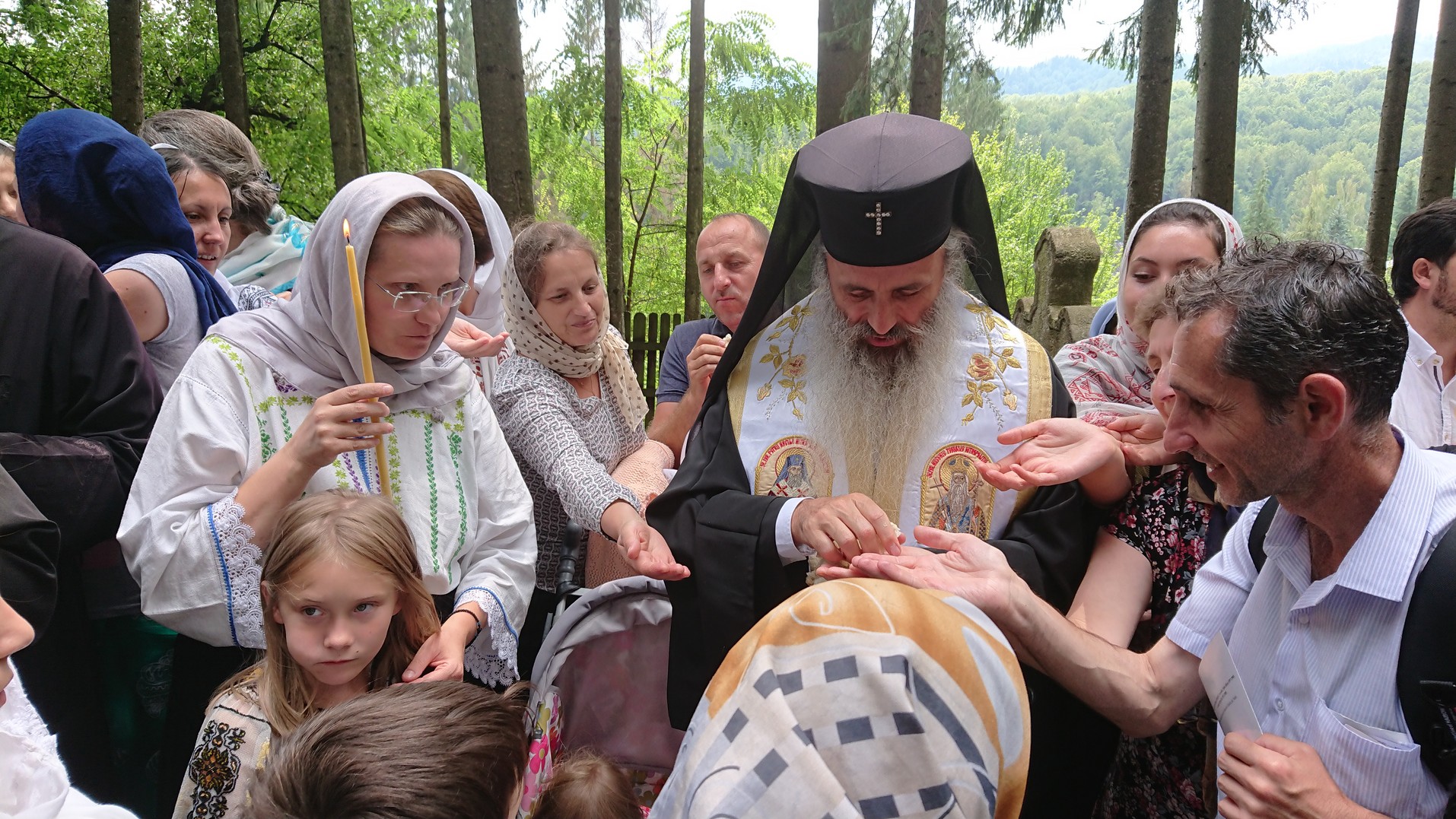 Ultima zi din triada Sfinţilor Nemţeni: trei ierarhi au săvârșit Sfânta Liturghie în cinstea Sfintei Cuvioase Teodora de la Sihla