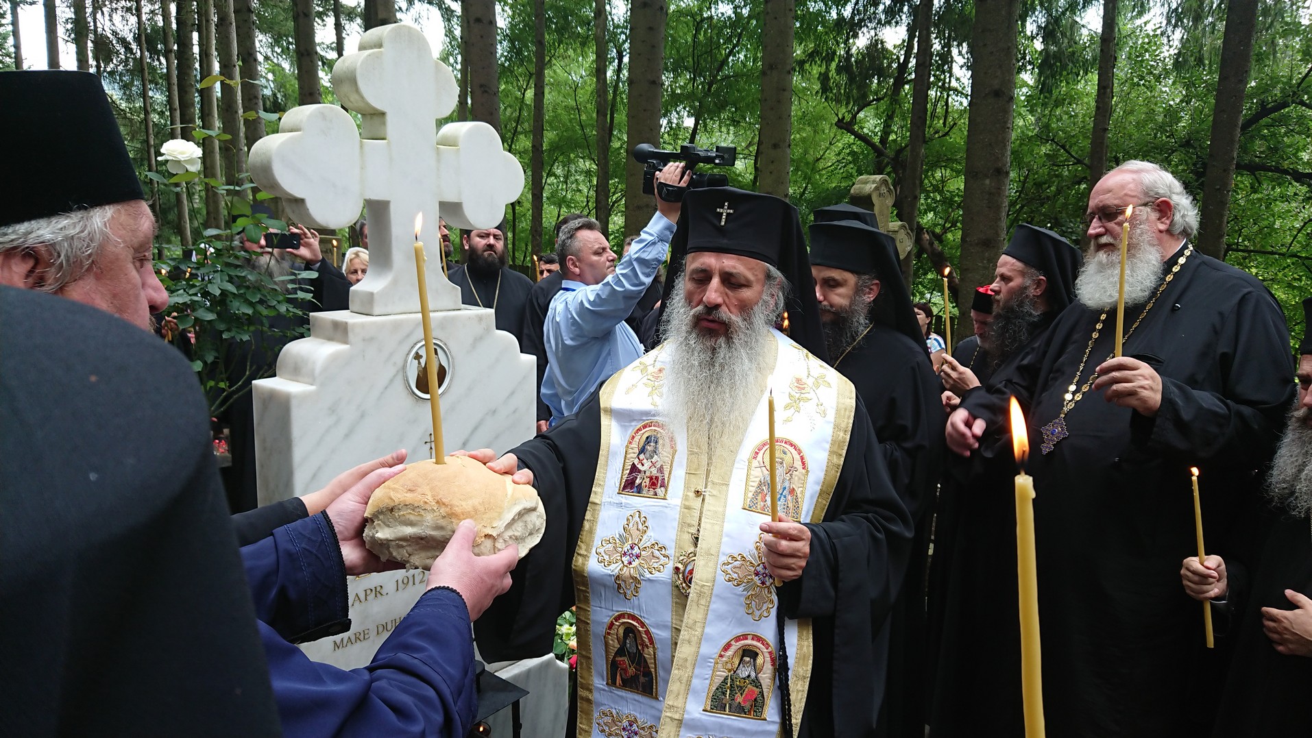 Ultima zi din triada Sfinţilor Nemţeni: trei ierarhi au săvârșit Sfânta Liturghie în cinstea Sfintei Cuvioase Teodora de la Sihla