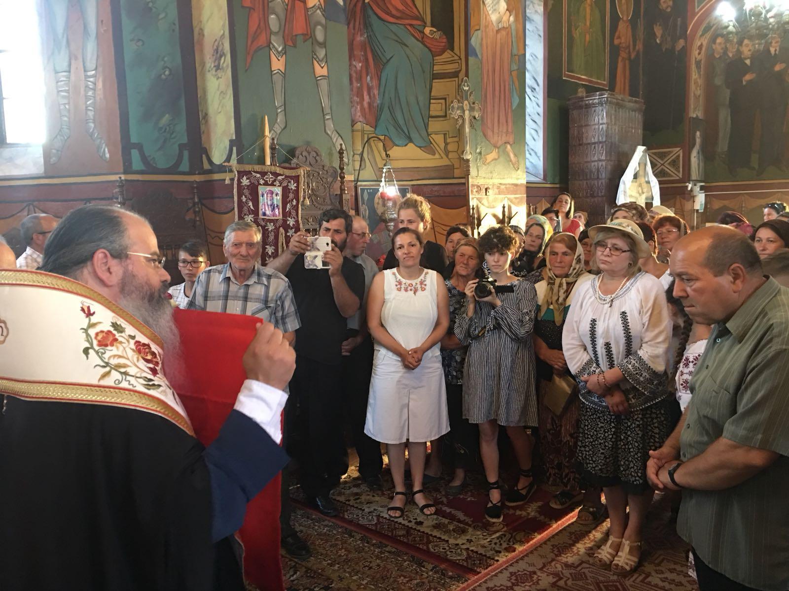 Slujbe arhiereşti în parohiile Arsura şi Pogăneşti