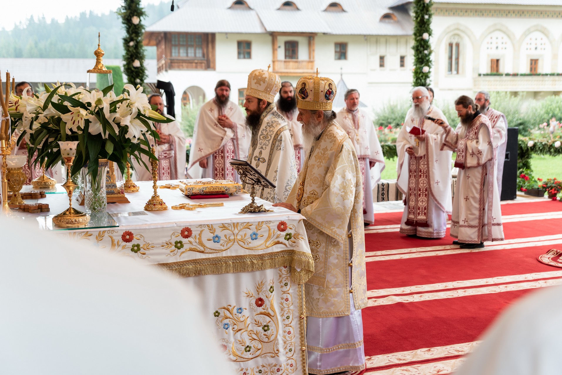 Arhiepiscopul Sucevei, la Putna: „Maica Domnului este pildă de ascultare și smerenie”