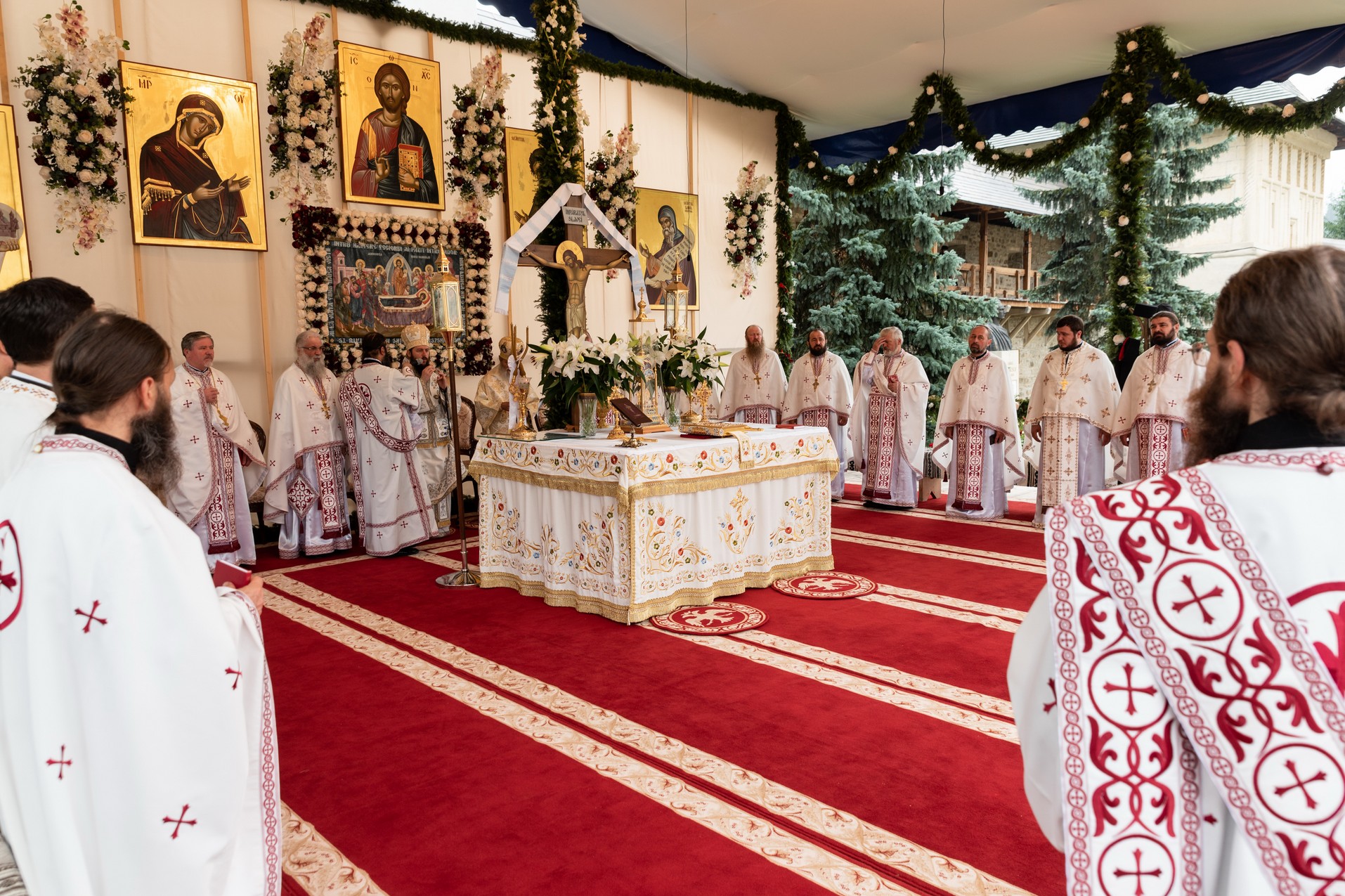 Arhiepiscopul Sucevei, la Putna: „Maica Domnului este pildă de ascultare și smerenie”