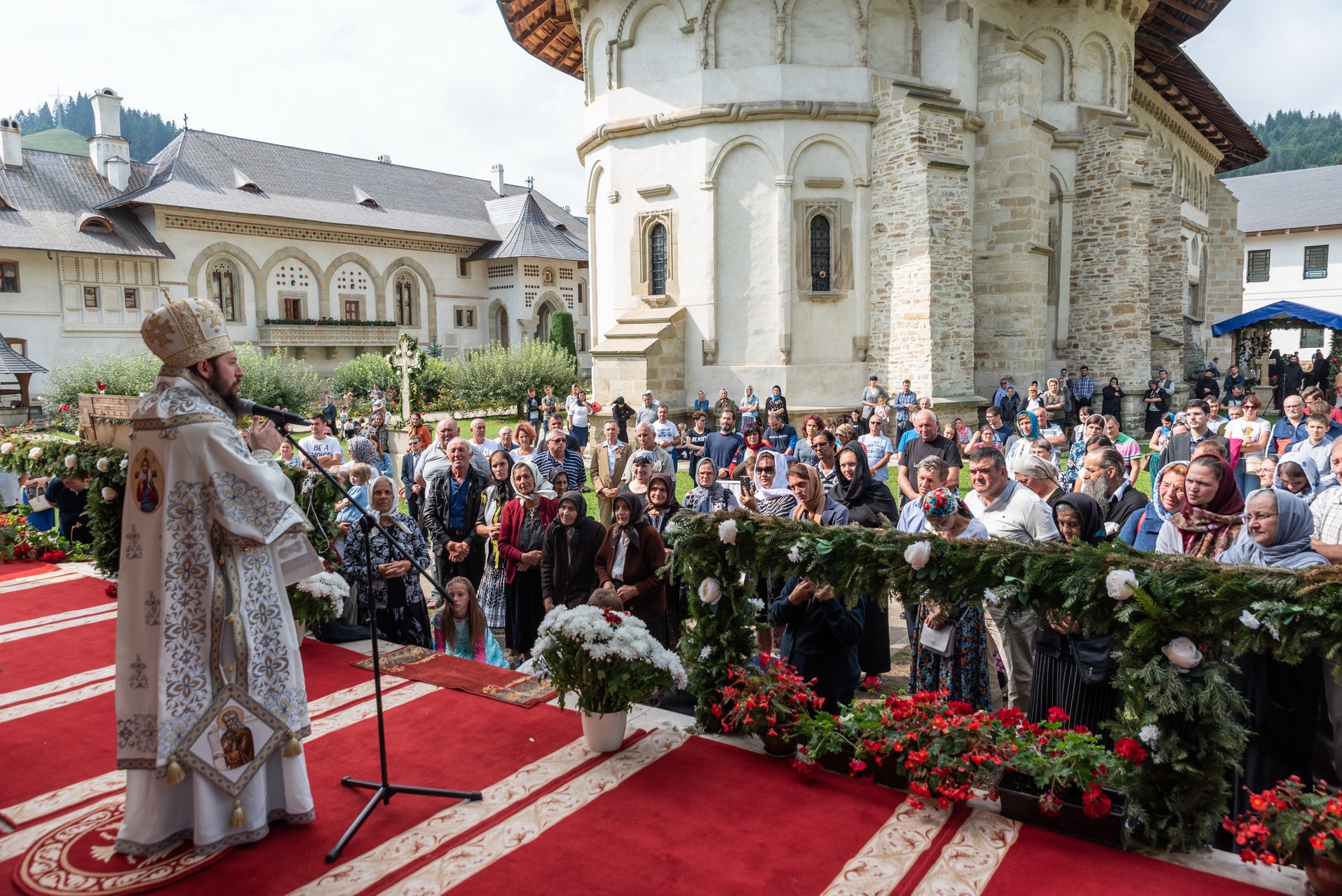 Arhiepiscopul Sucevei, la Putna: „Maica Domnului este pildă de ascultare și smerenie”