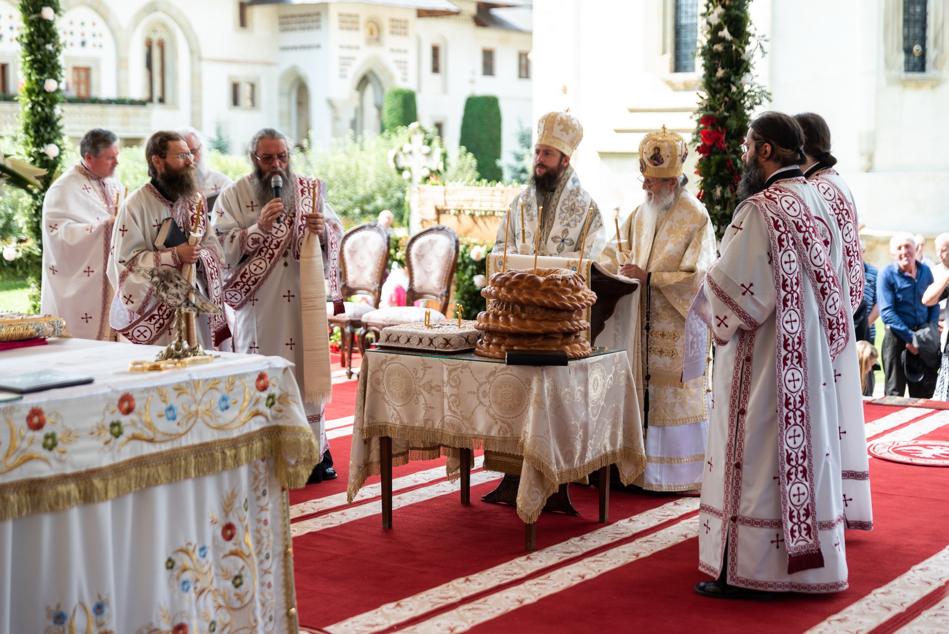 Arhiepiscopul Sucevei, la Putna: „Maica Domnului este pildă de ascultare și smerenie”