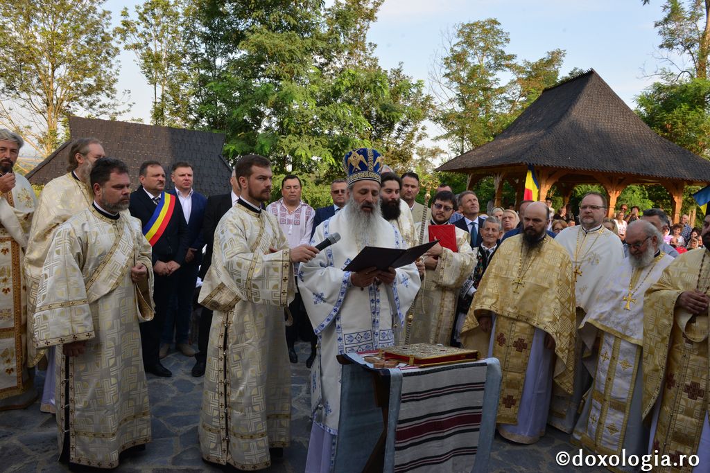 Înaltpreasfințitul Părinte Teofan a sfințit Biserica „Sfinţii Împăraţi Constantin şi Elena” din Parohia Soci