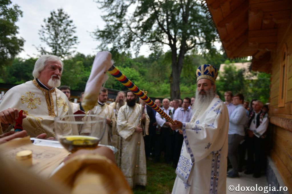 Înaltpreasfințitul Părinte Teofan a sfințit Biserica „Sfinţii Împăraţi Constantin şi Elena” din Parohia Soci