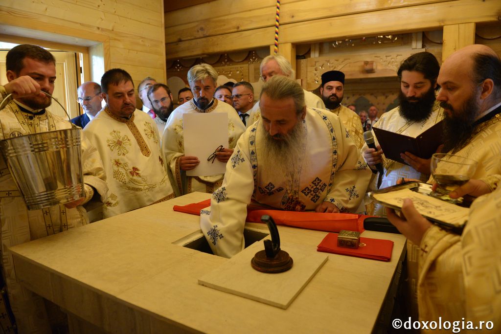 Înaltpreasfințitul Părinte Teofan a sfințit Biserica „Sfinţii Împăraţi Constantin şi Elena” din Parohia Soci