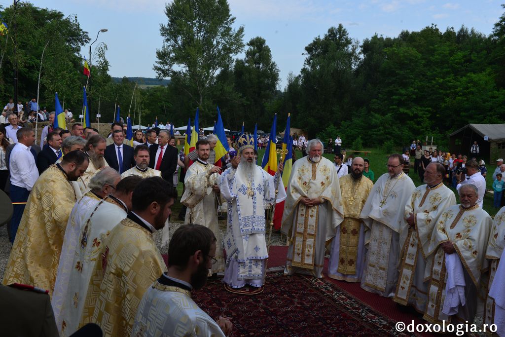 Înaltpreasfințitul Părinte Teofan a sfințit Biserica „Sfinţii Împăraţi Constantin şi Elena” din Parohia Soci