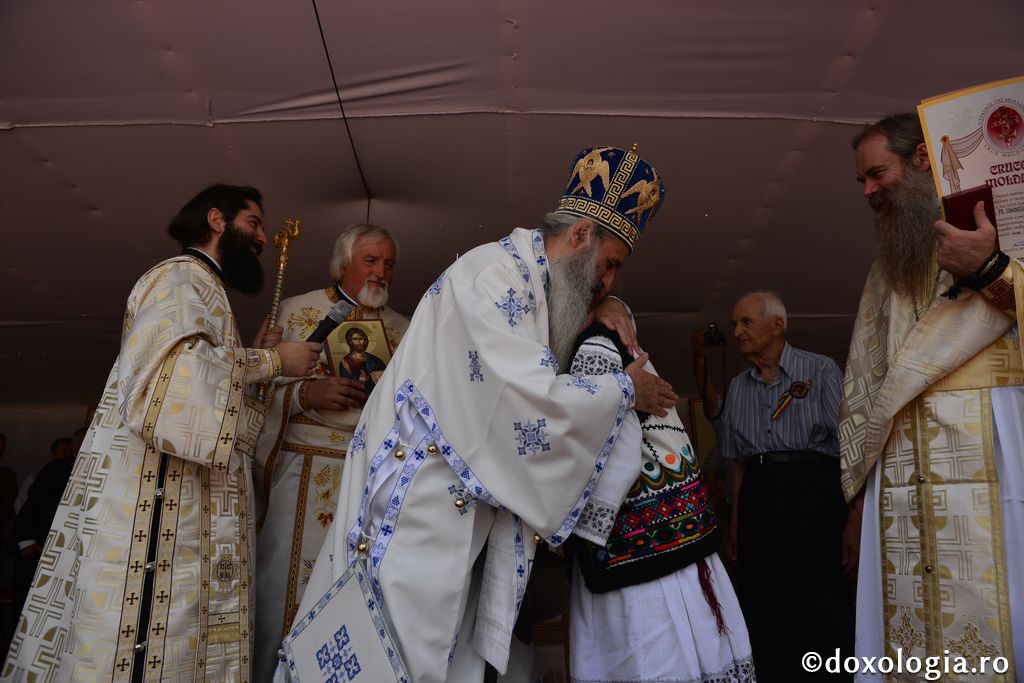 Înaltpreasfințitul Părinte Teofan a sfințit Biserica „Sfinţii Împăraţi Constantin şi Elena” din Parohia Soci