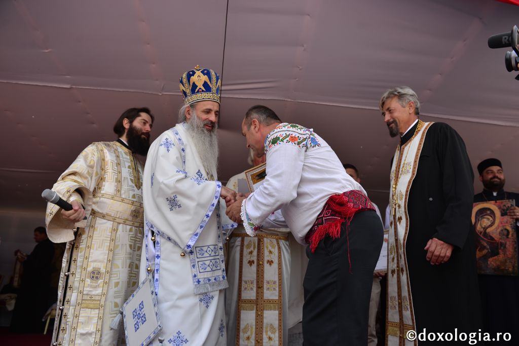 Înaltpreasfințitul Părinte Teofan a sfințit Biserica „Sfinţii Împăraţi Constantin şi Elena” din Parohia Soci