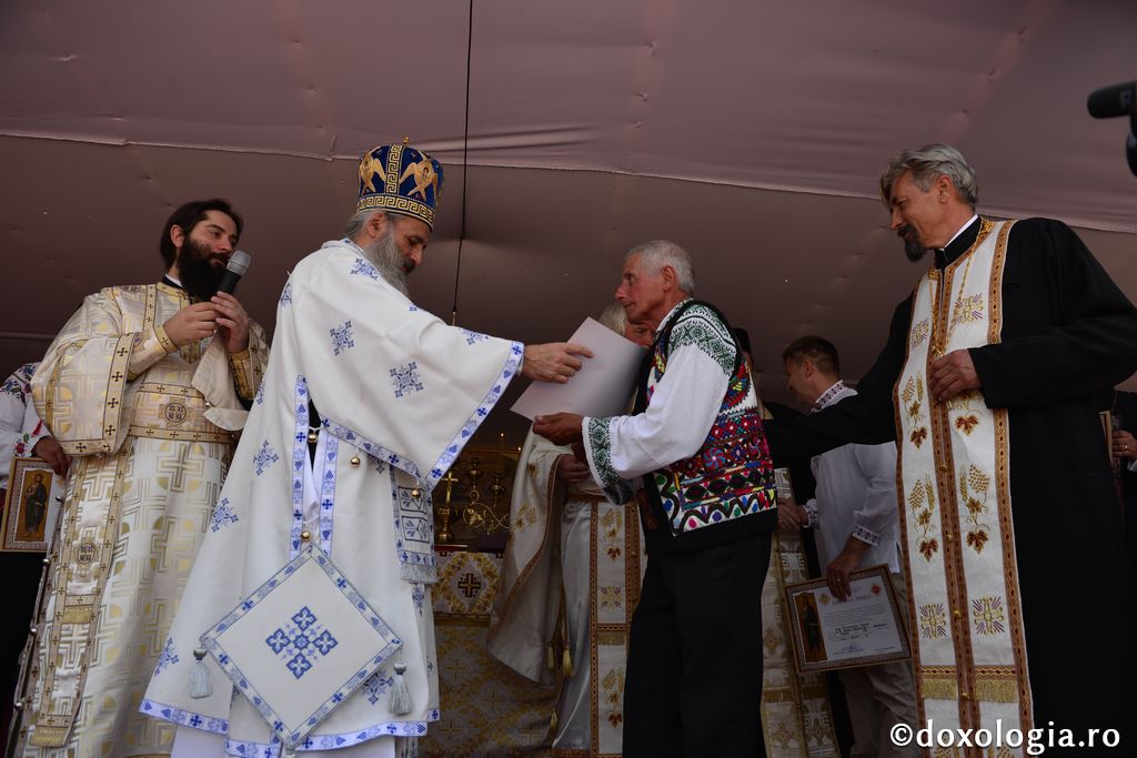 Înaltpreasfințitul Părinte Teofan a sfințit Biserica „Sfinţii Împăraţi Constantin şi Elena” din Parohia Soci