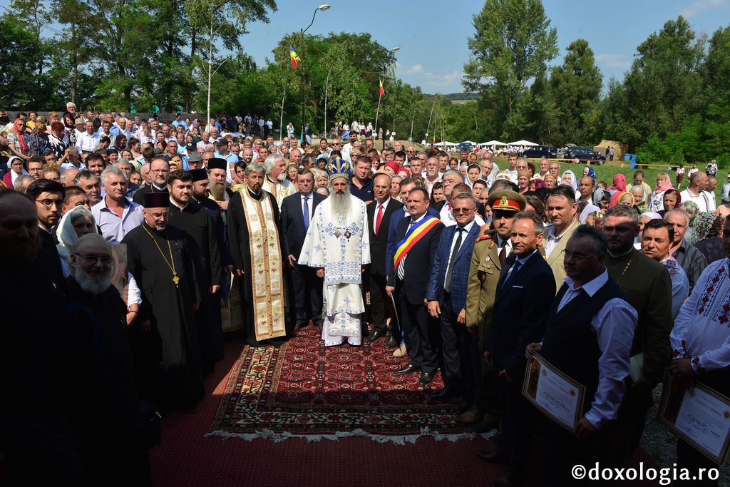 Înaltpreasfințitul Părinte Teofan a sfințit Biserica „Sfinţii Împăraţi Constantin şi Elena” din Parohia Soci