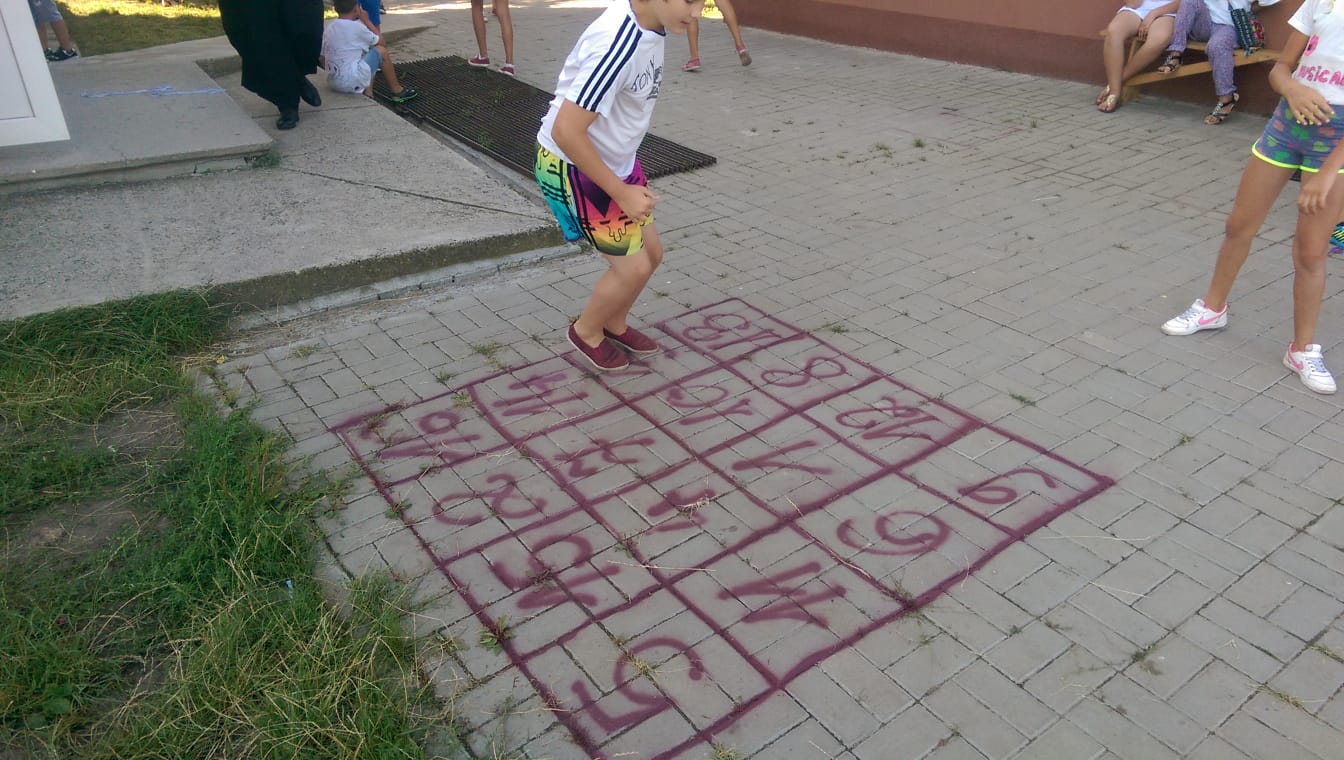 Tabăra „Vara pe uliță”, organizată de Primăria Răuseni împreună cu parohiile Doina și Rediu