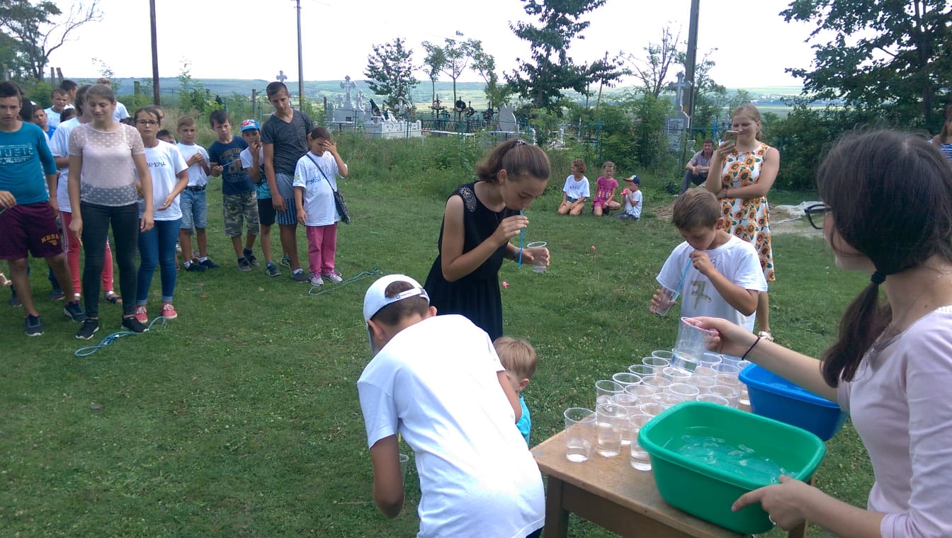 Tabăra „Vara pe uliță”, organizată de Primăria Răuseni împreună cu parohiile Doina și Rediu