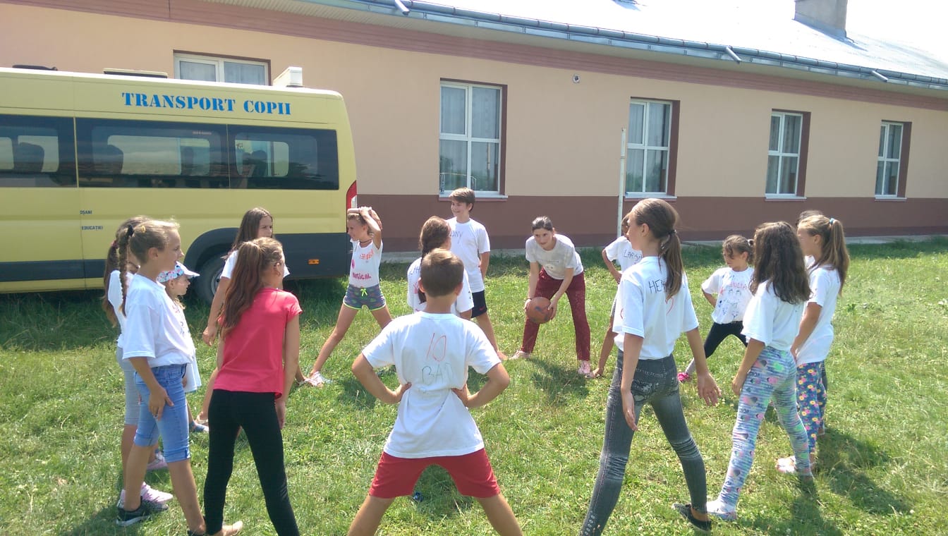 Tabăra „Vara pe uliță”, organizată de Primăria Răuseni împreună cu parohiile Doina și Rediu