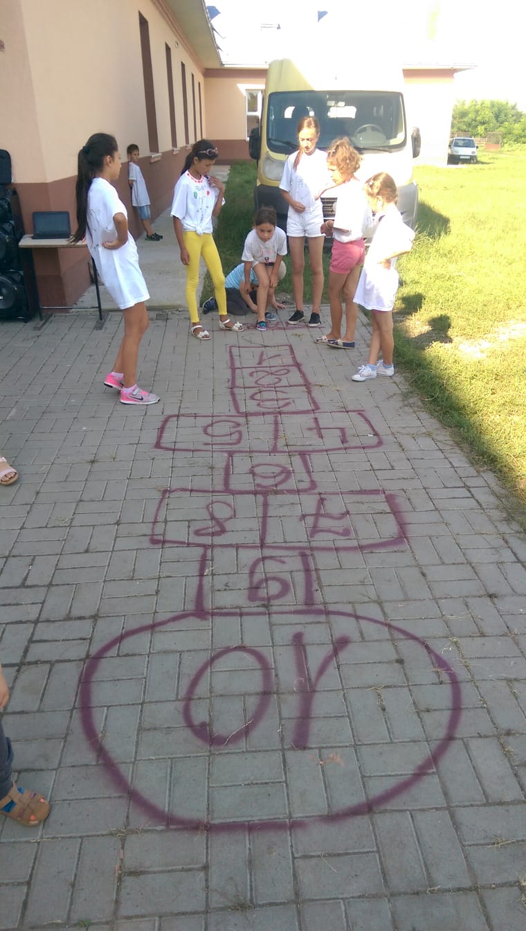 Tabăra „Vara pe uliță”, organizată de Primăria Răuseni împreună cu parohiile Doina și Rediu