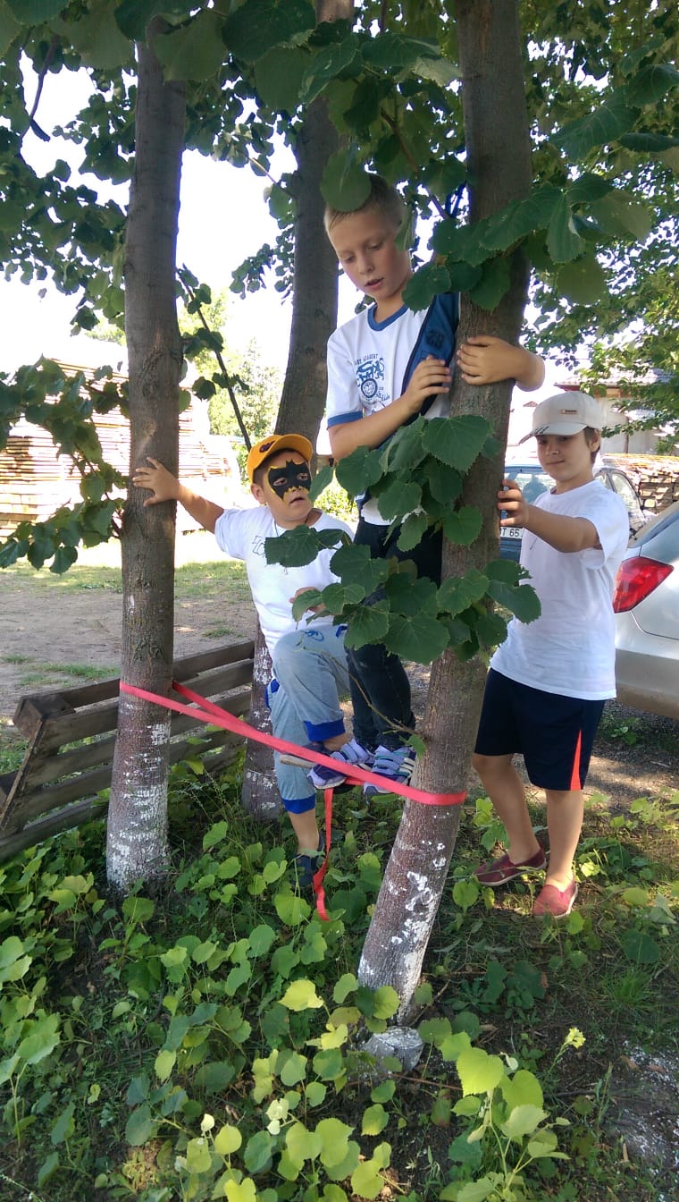 Tabăra „Vara pe uliță”, organizată de Primăria Răuseni împreună cu parohiile Doina și Rediu