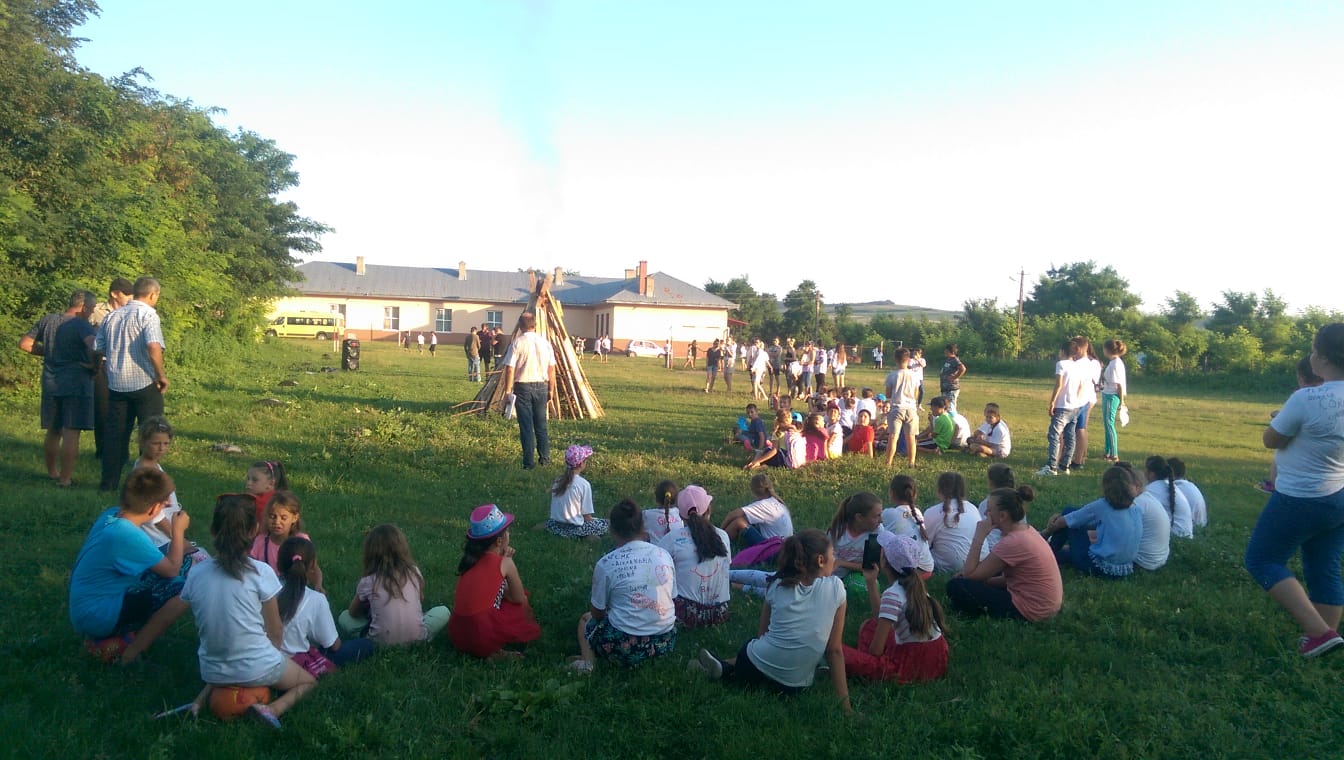 Tabăra „Vara pe uliță”, organizată de Primăria Răuseni împreună cu parohiile Doina și Rediu