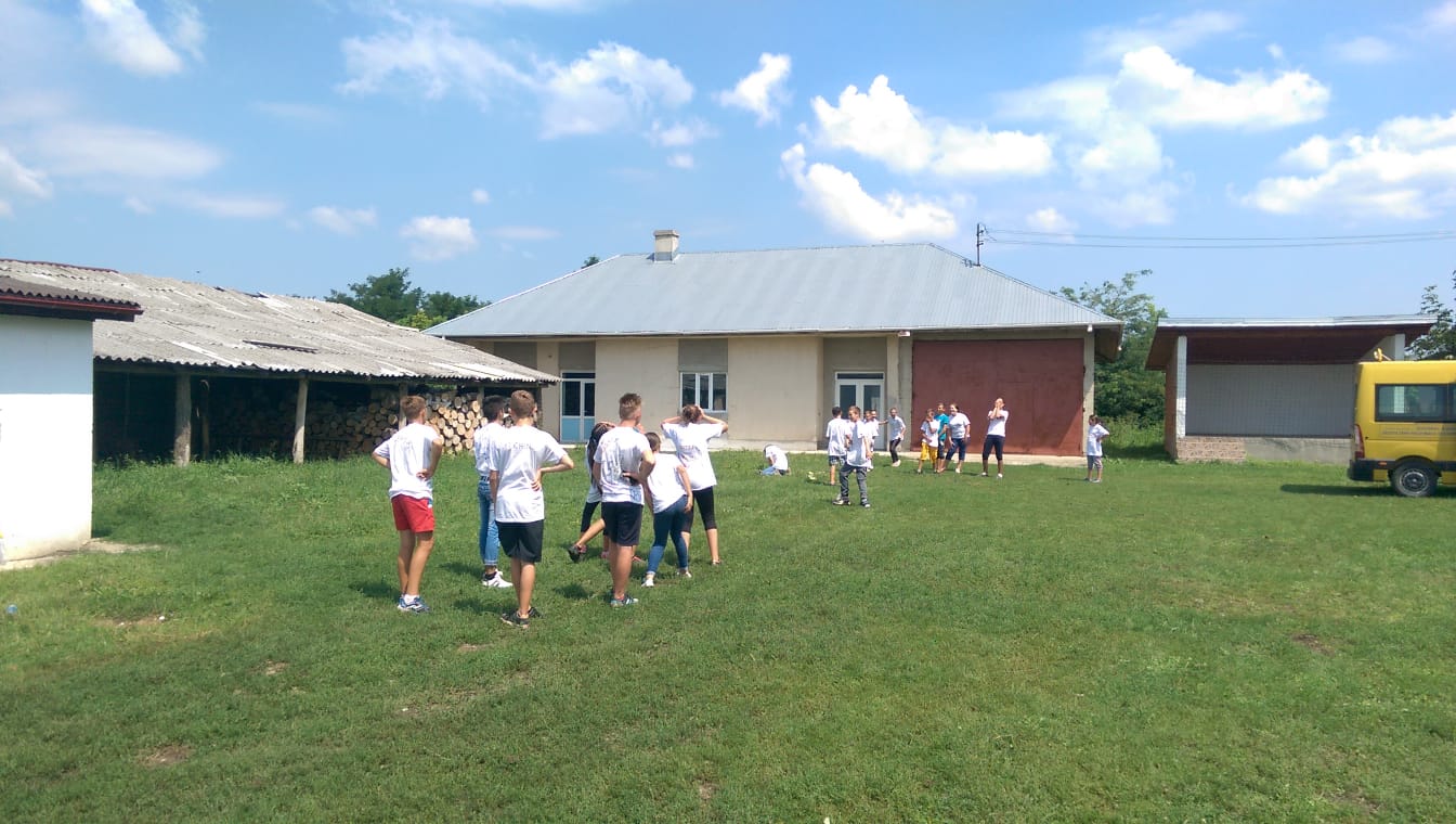 Tabăra „Vara pe uliță”, organizată de Primăria Răuseni împreună cu parohiile Doina și Rediu