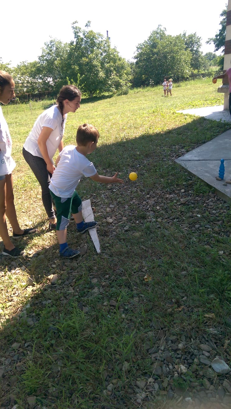 Tabăra „Vara pe uliță”, organizată de Primăria Răuseni împreună cu parohiile Doina și Rediu