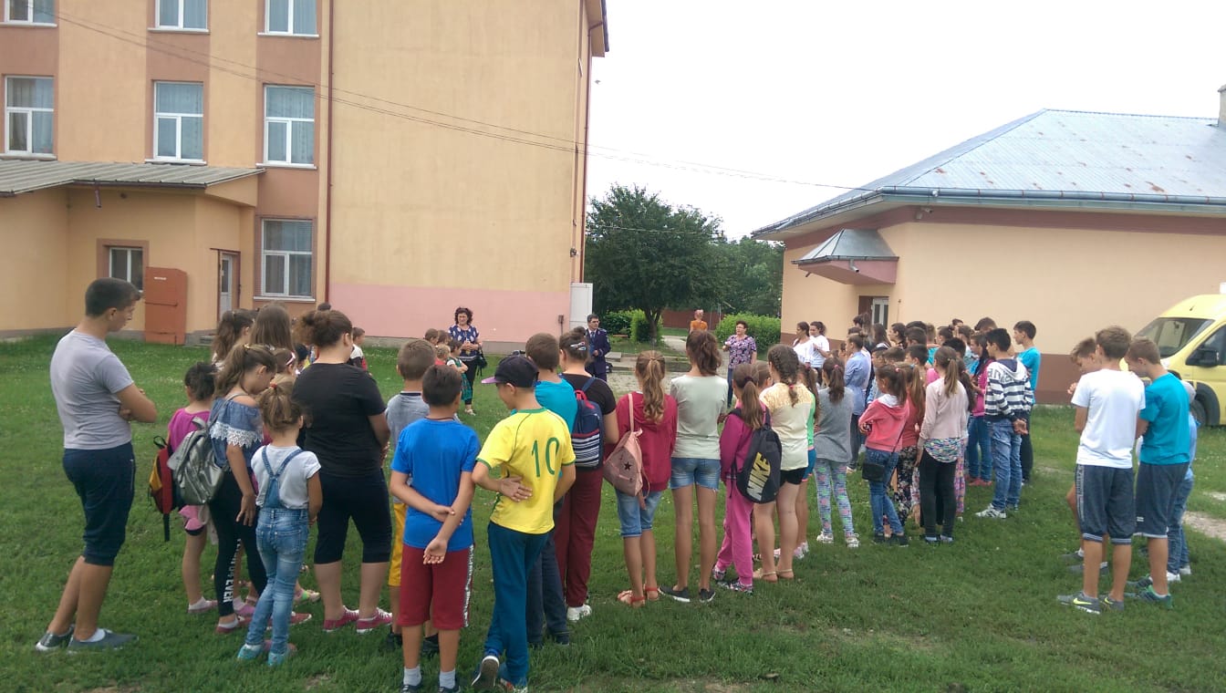 Tabăra „Vara pe uliță”, organizată de Primăria Răuseni împreună cu parohiile Doina și Rediu