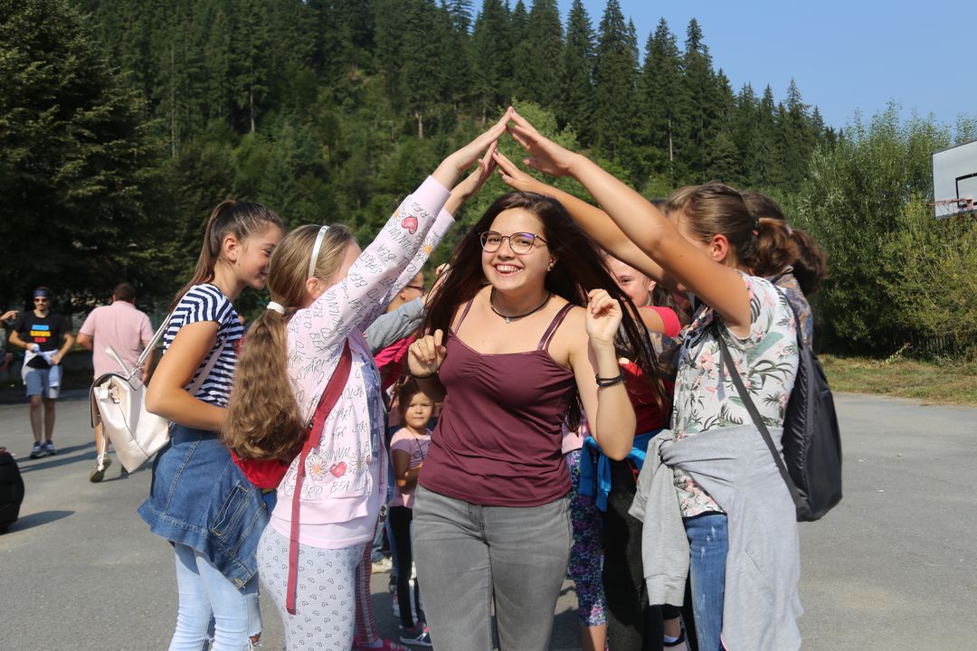 Zâmbet și credință în Tabăra „Bucurie în tinda Bisericii” – Tulgheș, Harghita