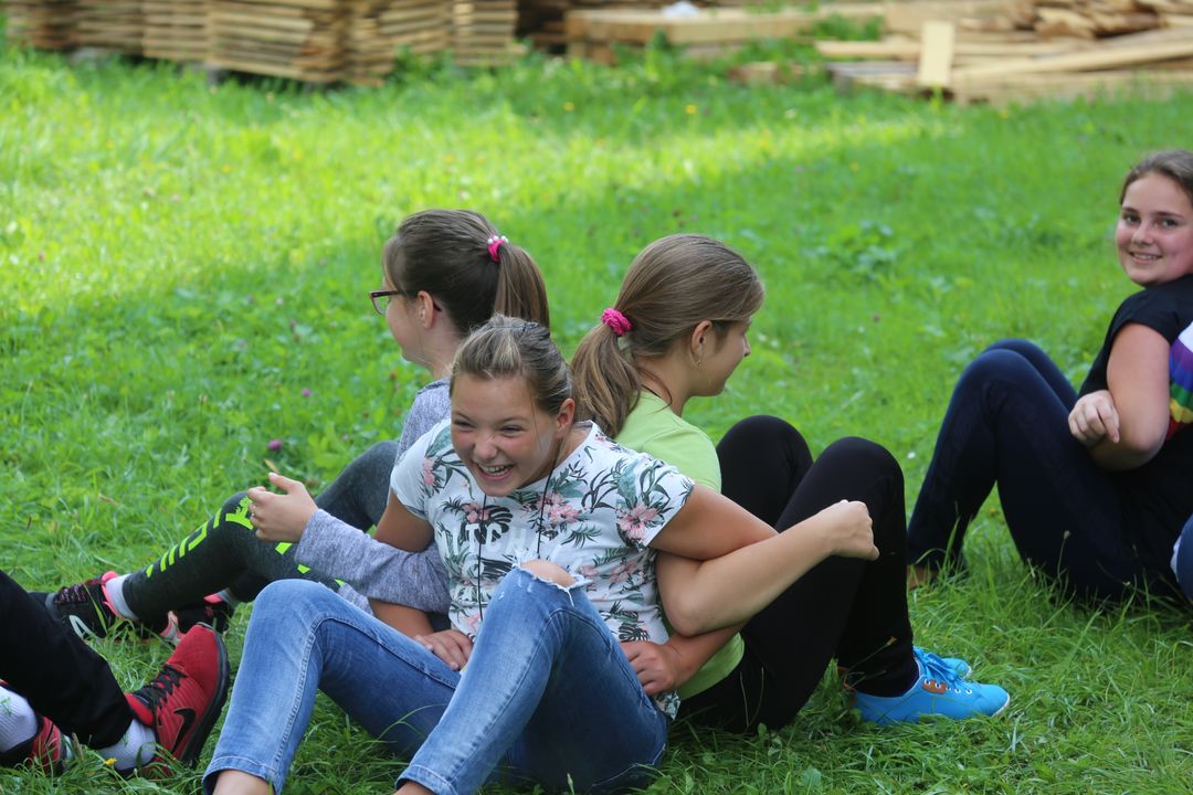 Zâmbet și credință în Tabăra „Bucurie în tinda Bisericii” – Tulgheș, Harghita