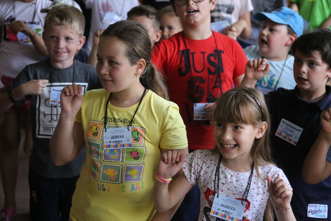 Zâmbet și credință în Tabăra „Bucurie în tinda Bisericii” – Tulgheș, Harghita