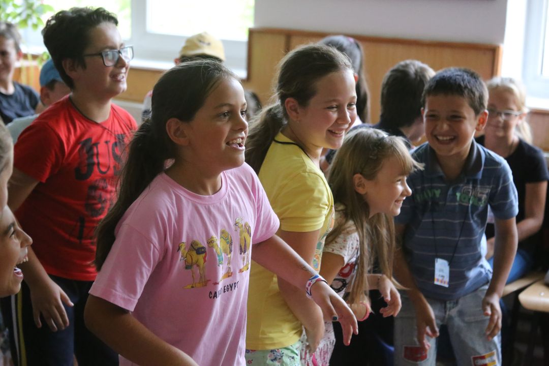 Zâmbet și credință în Tabăra „Bucurie în tinda Bisericii” – Tulgheș, Harghita
